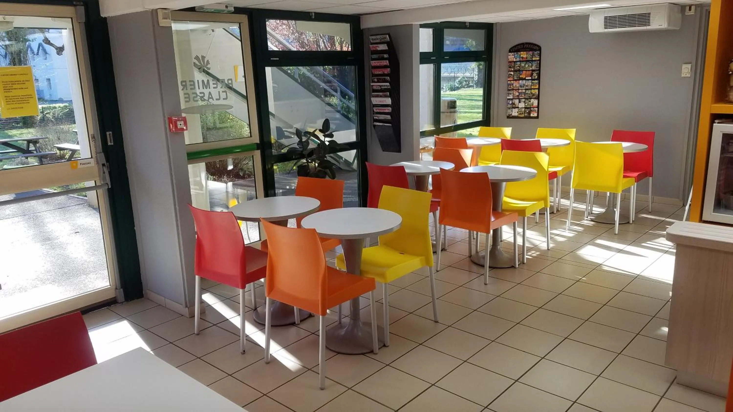 Dining area in Premiere Classe Périgueux - Boulazac