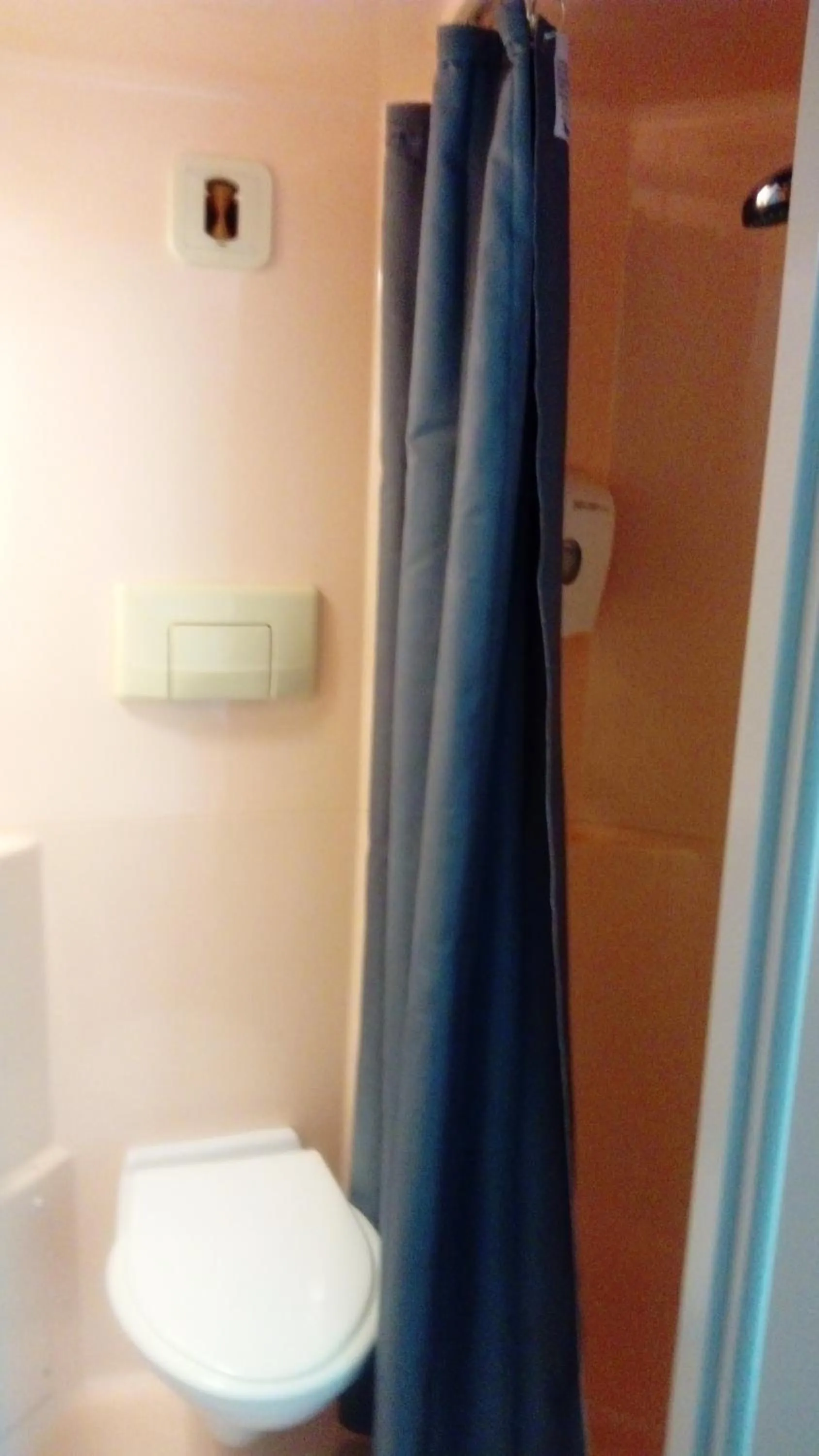 Shower in Premiere Classe Périgueux - Boulazac