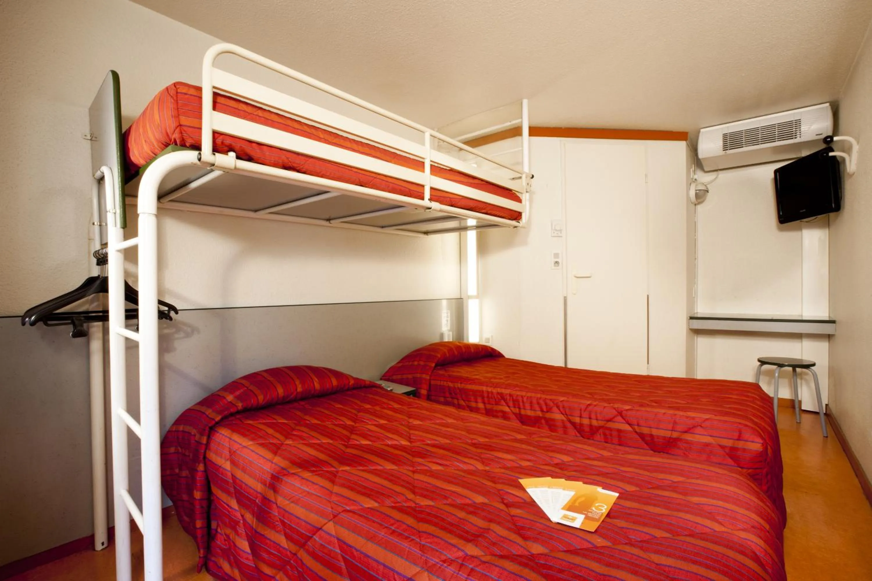 Photo of the whole room, Bed in Premiere Classe Niort Est La Creche