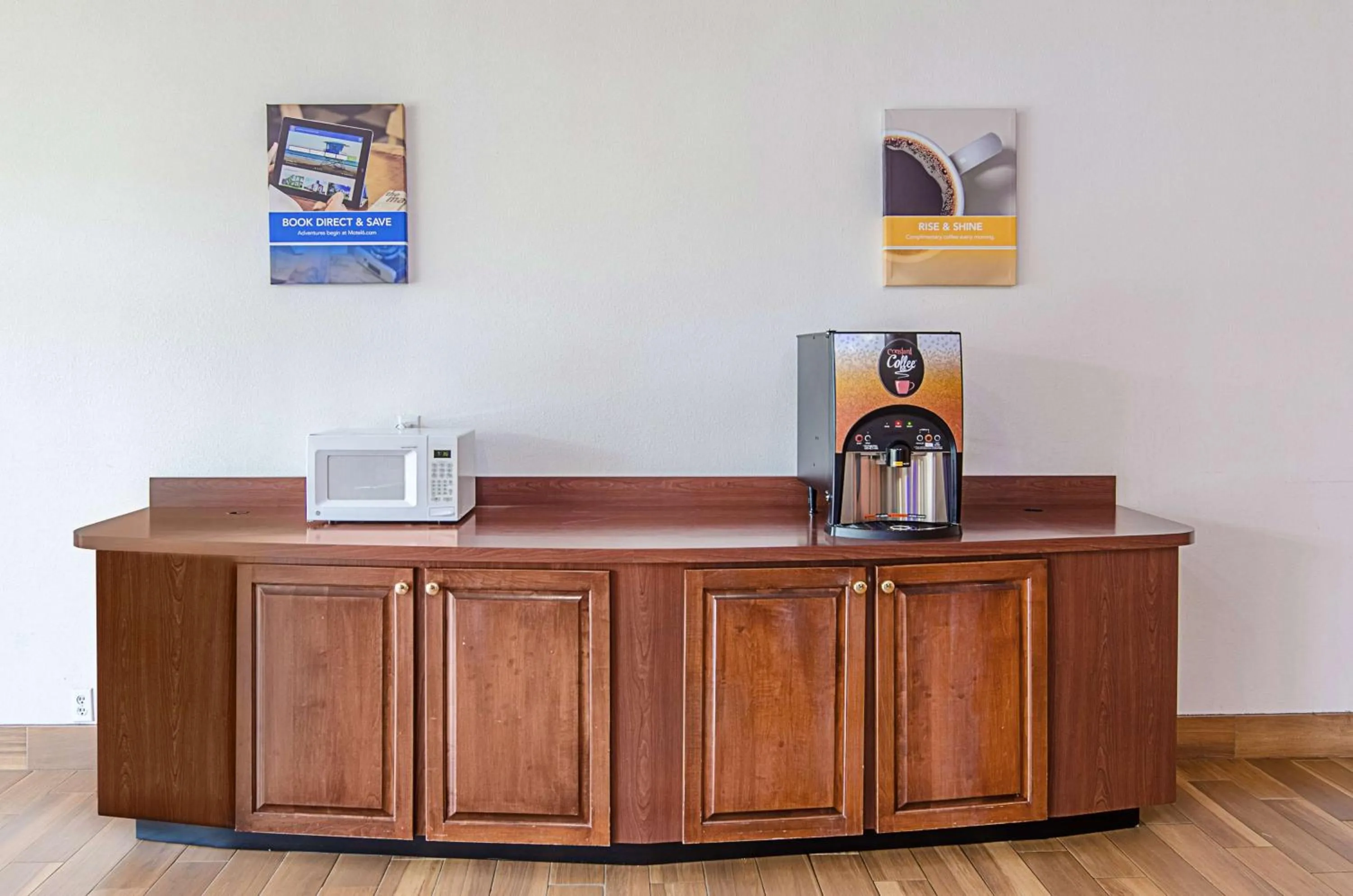 Coffee/tea facilities in Motel 6-Staunton, VA