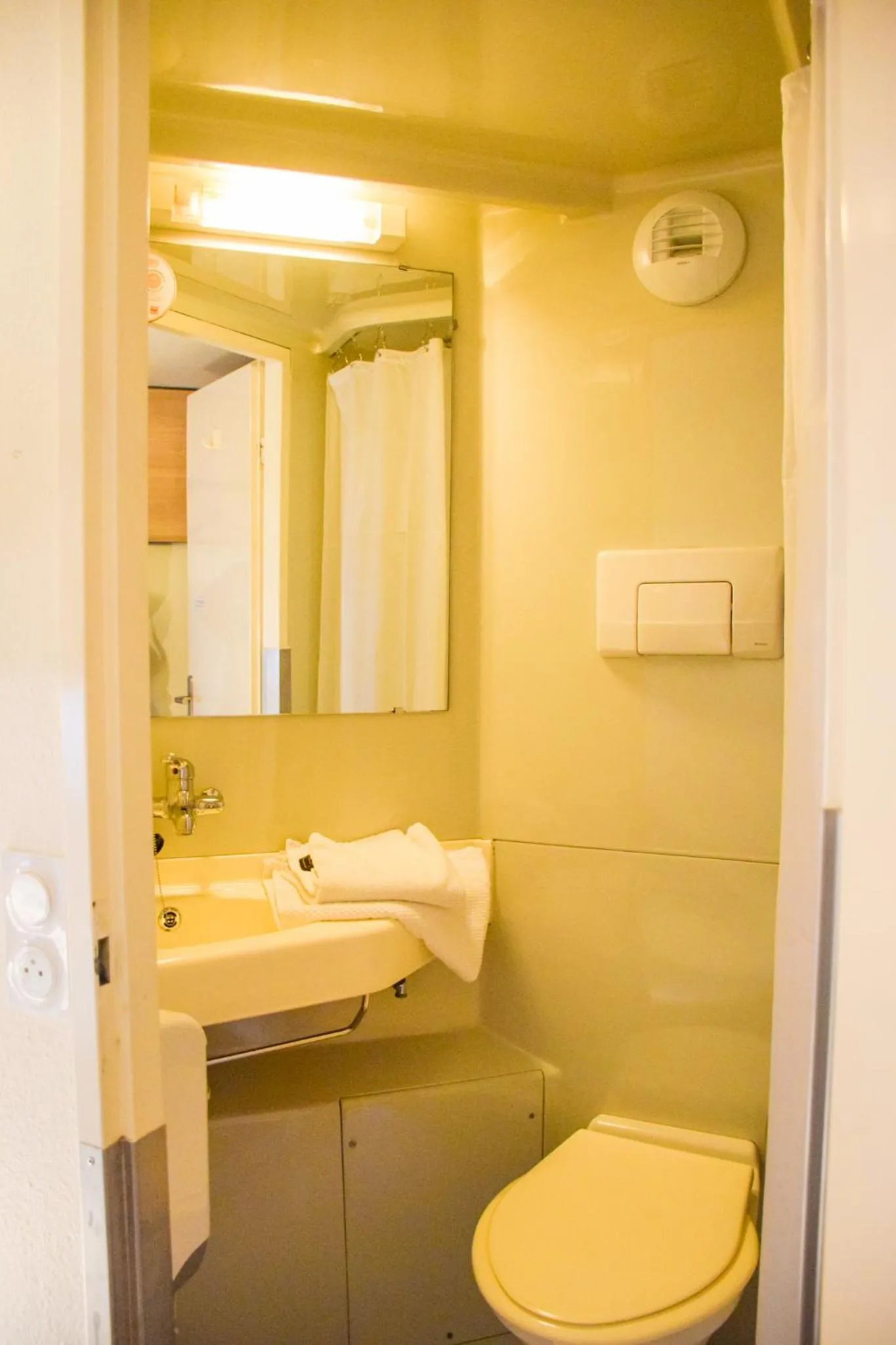 Bathroom in Premiere Classe Rodez