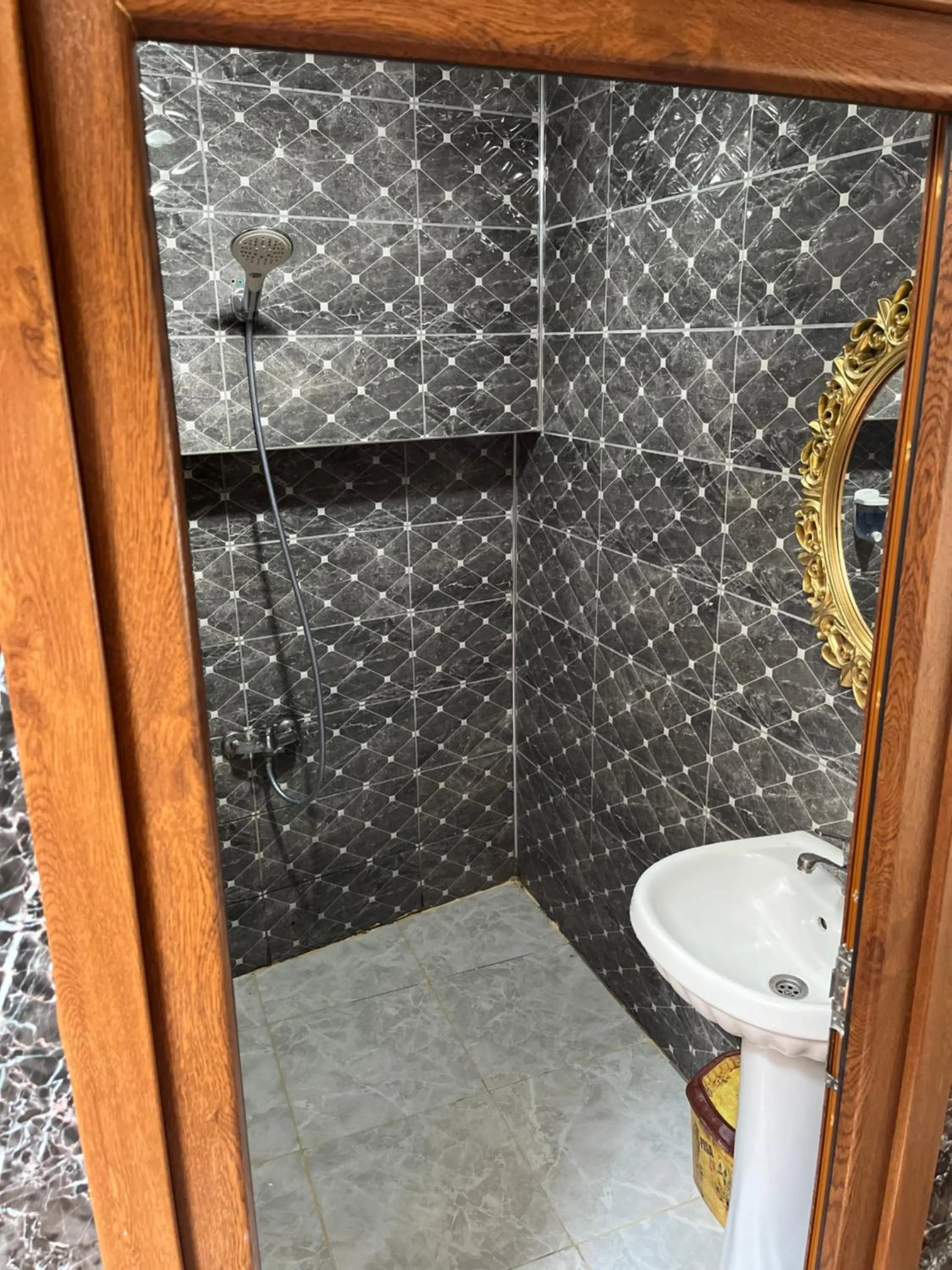 Shower in Metropol hotel 2