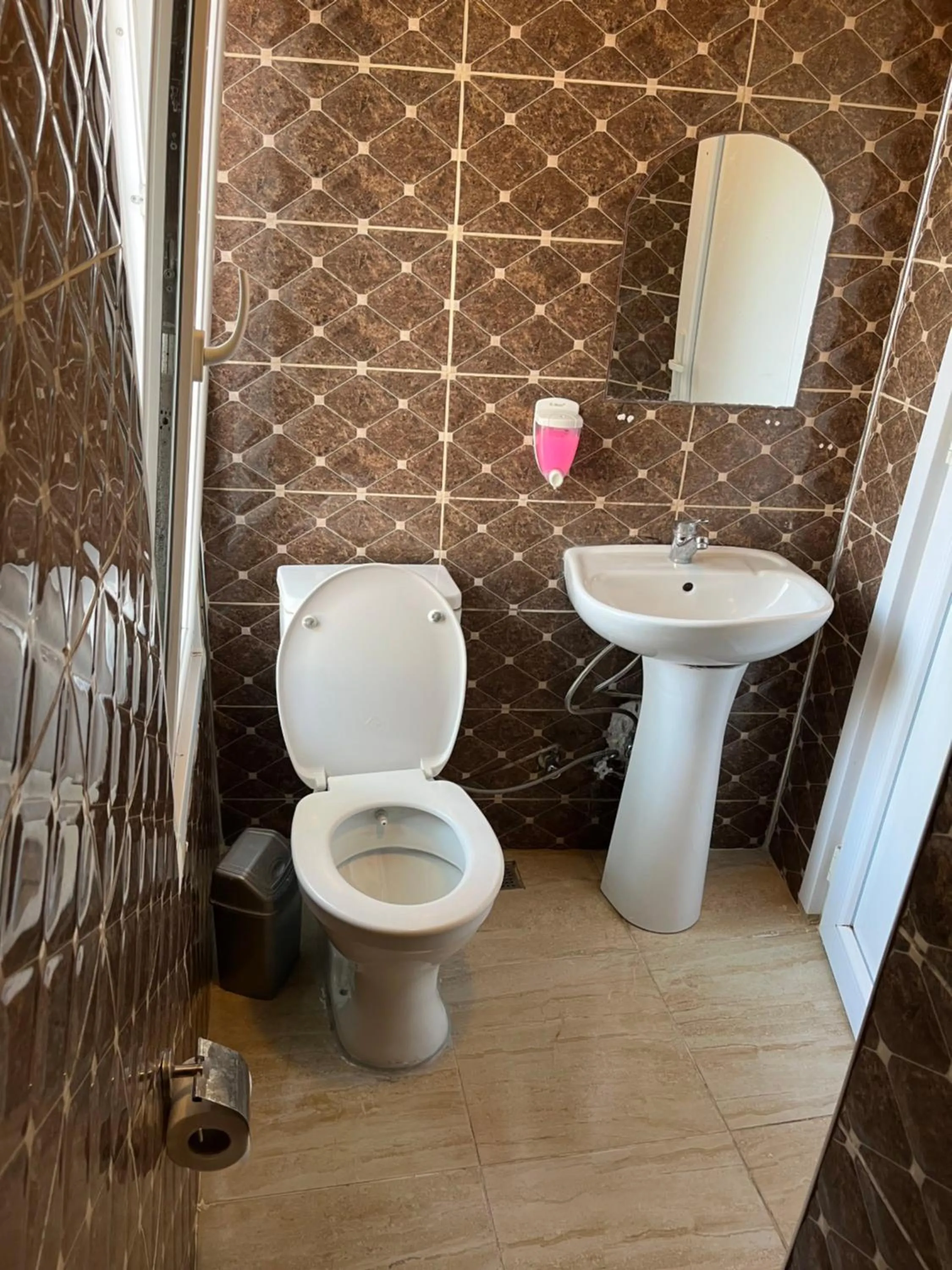 Bathroom in Metropol hotel 2