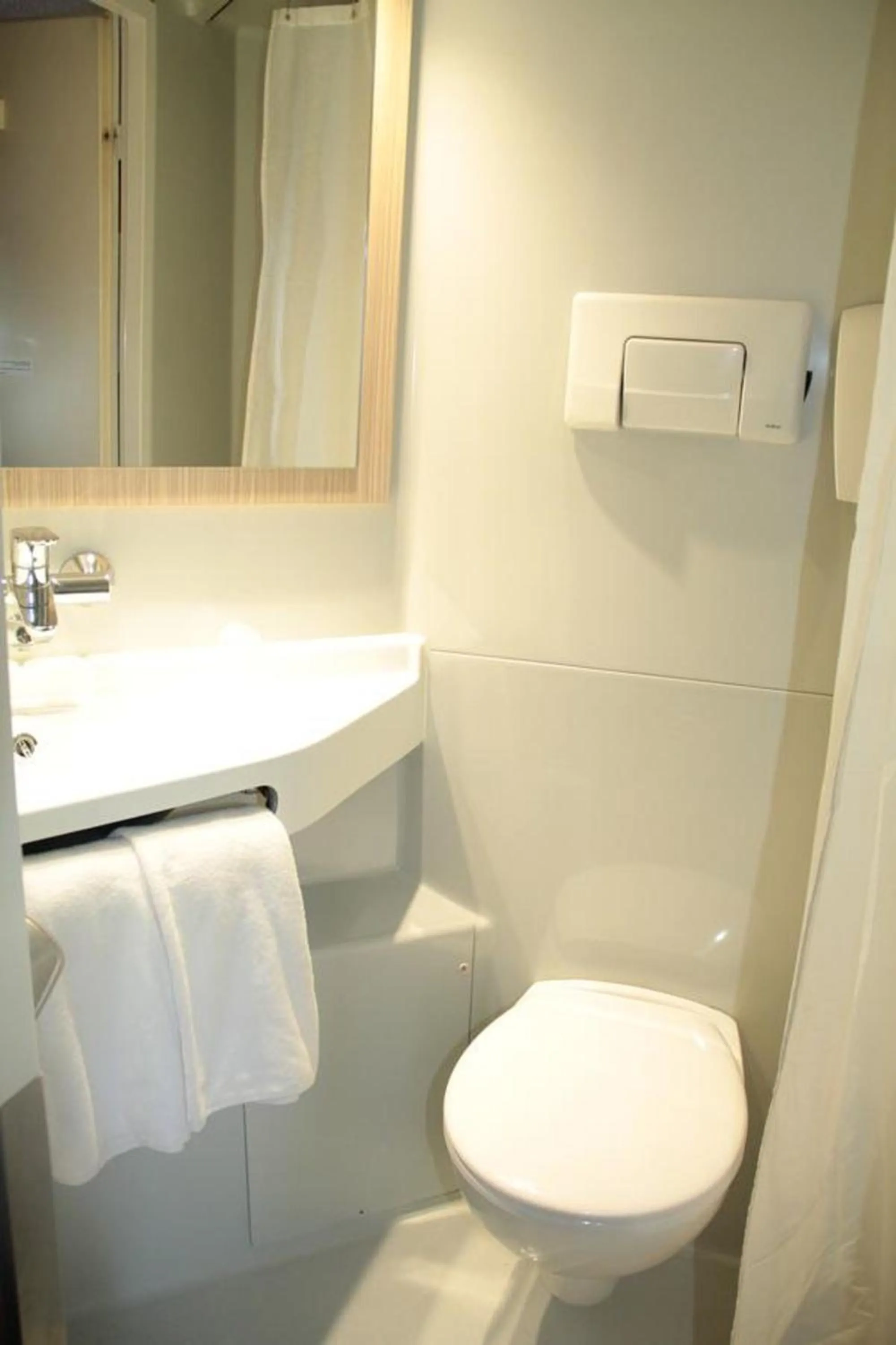 Bathroom in Premiere Classe Lille Sud - Seclin