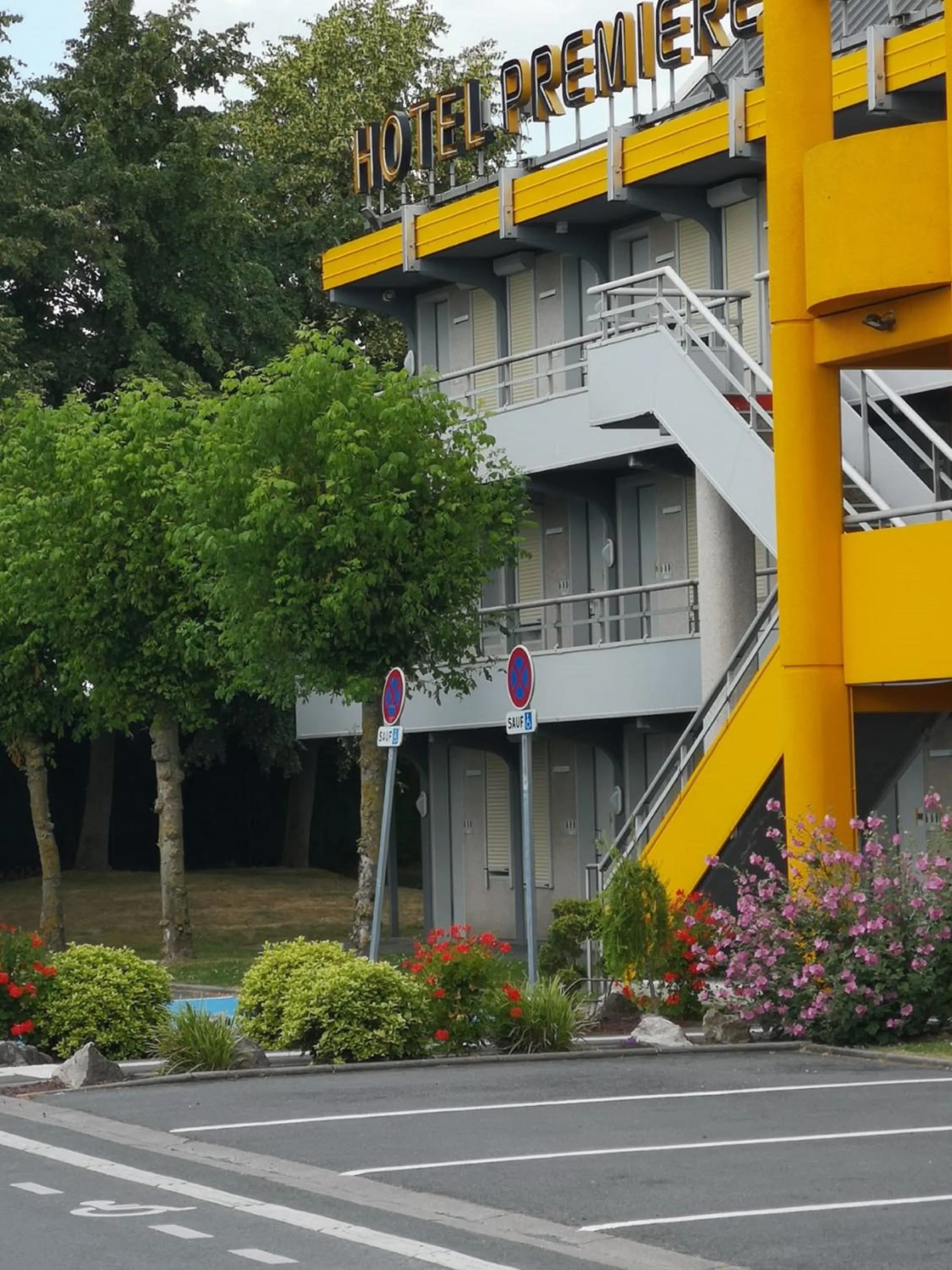 Property building in Premiere Classe Lille Sud - Seclin