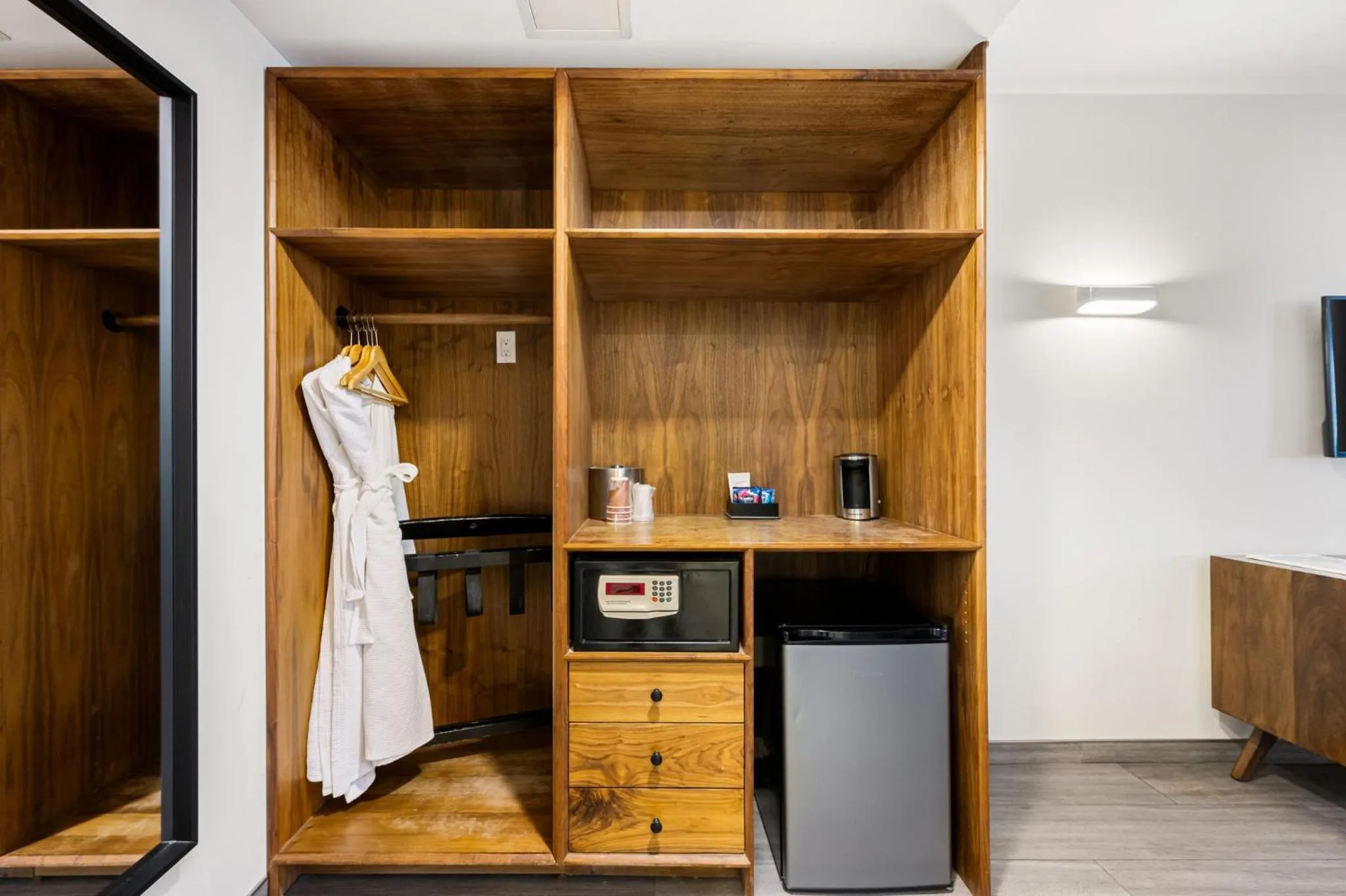 Coffee/tea facilities in The Skylark, a Palm Springs Hotel