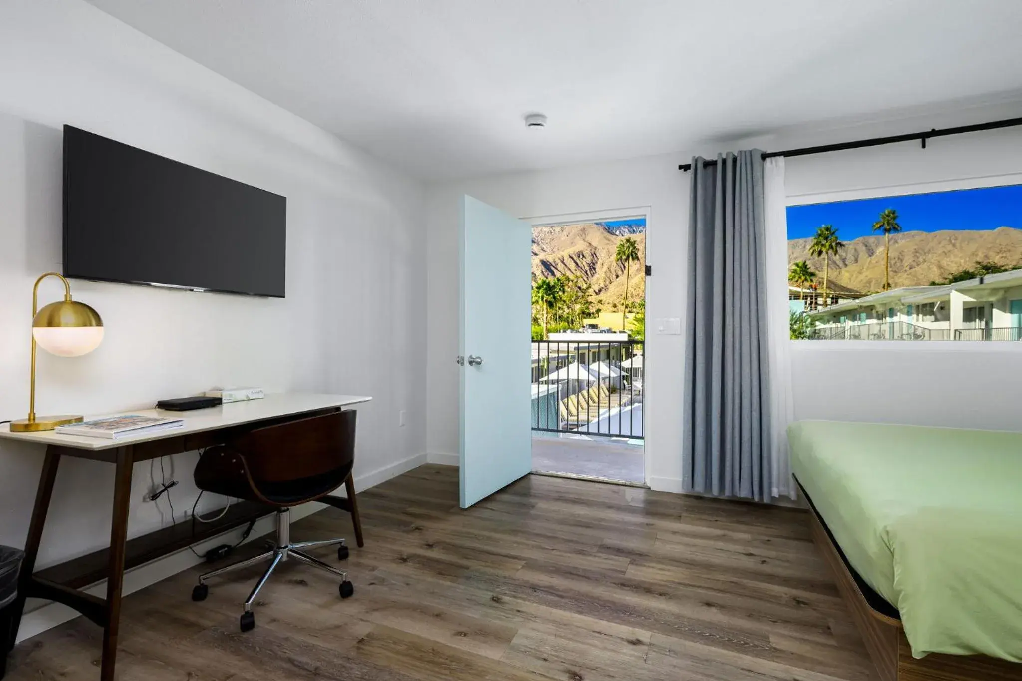 TV and multimedia, Bed in The Skylark, a Palm Springs Hotel TV and multimedia, Bed in The Skylark, a Palm Springs Hotel