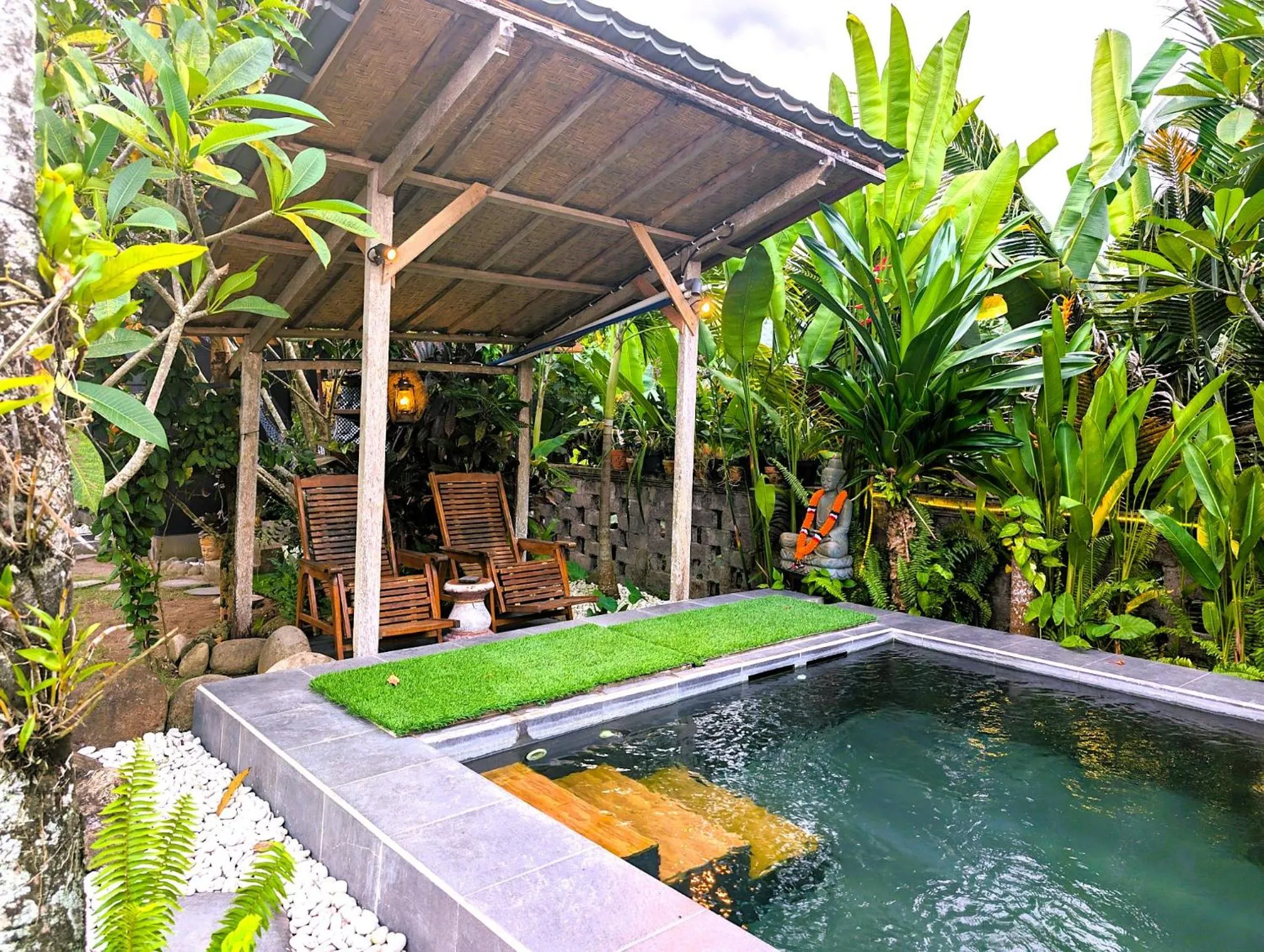 Swimming pool in Ayumar Homestay Medewi