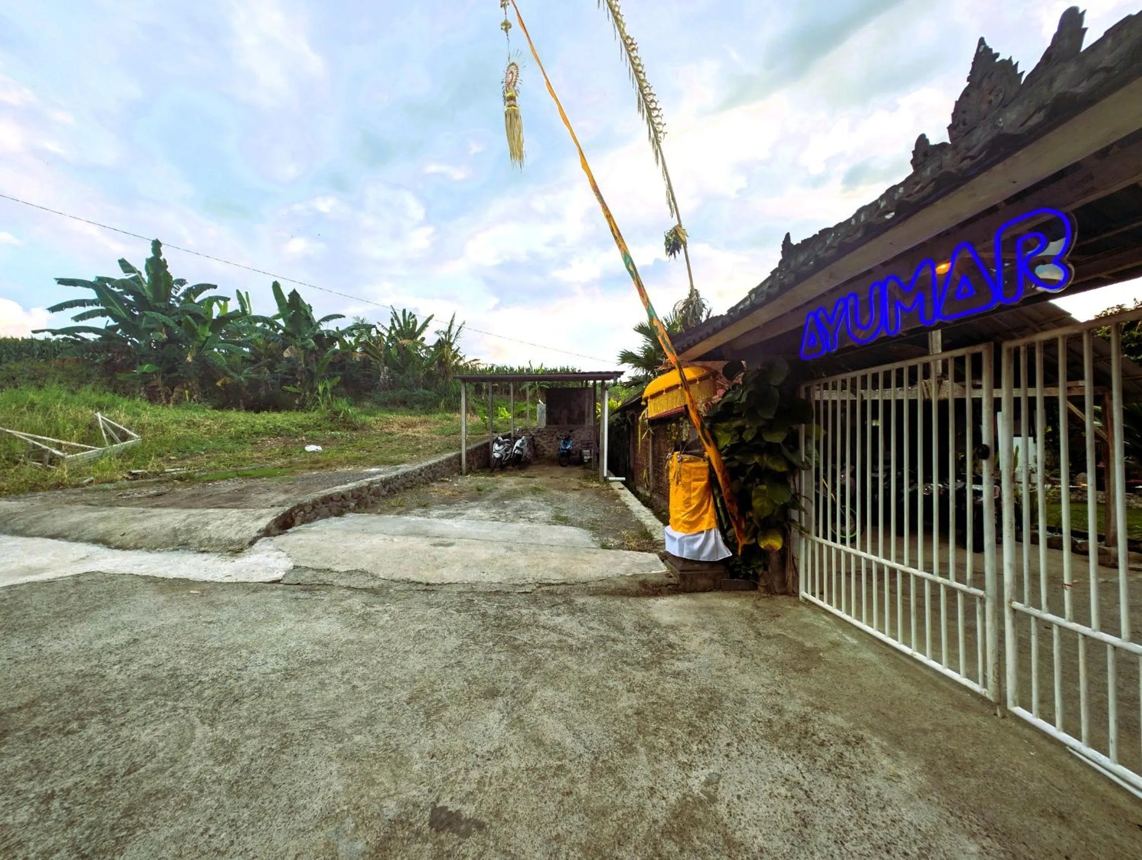 Parking in Ayumar Homestay Medewi