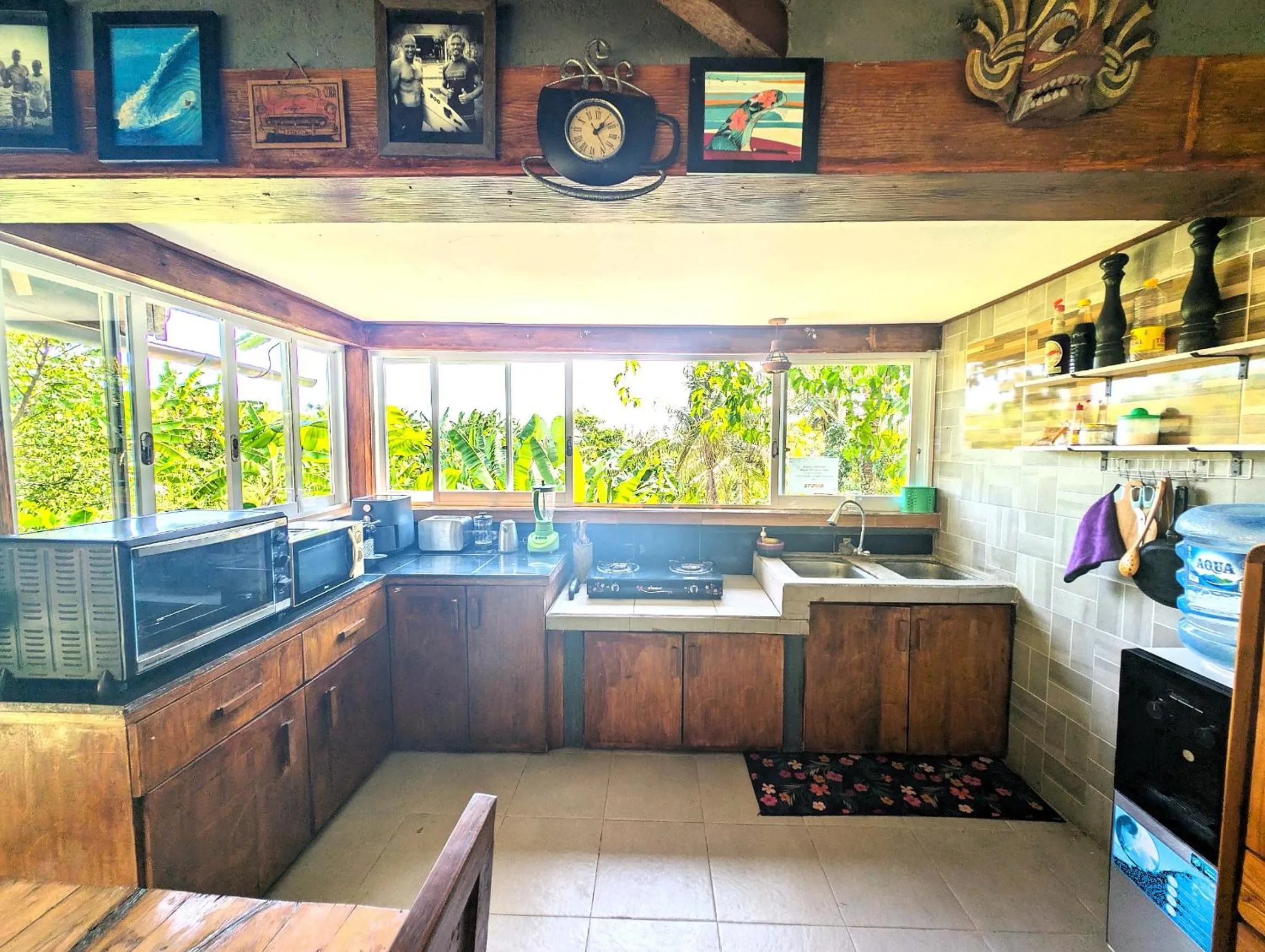 Communal kitchen in Ayumar Homestay Medewi