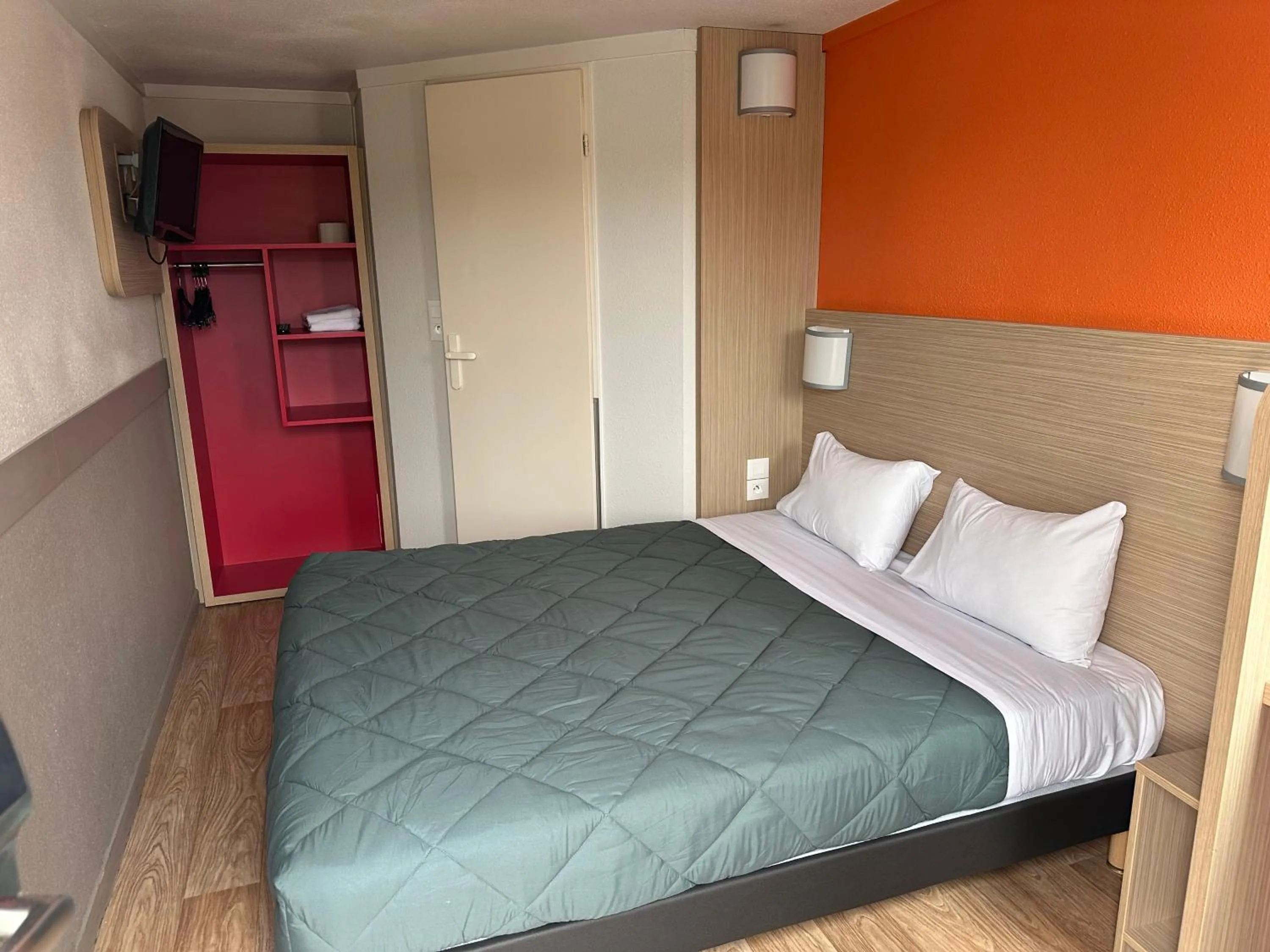 Bedroom, Bed in Premiere Classe Nantes Est St Sebastien Sur Loire