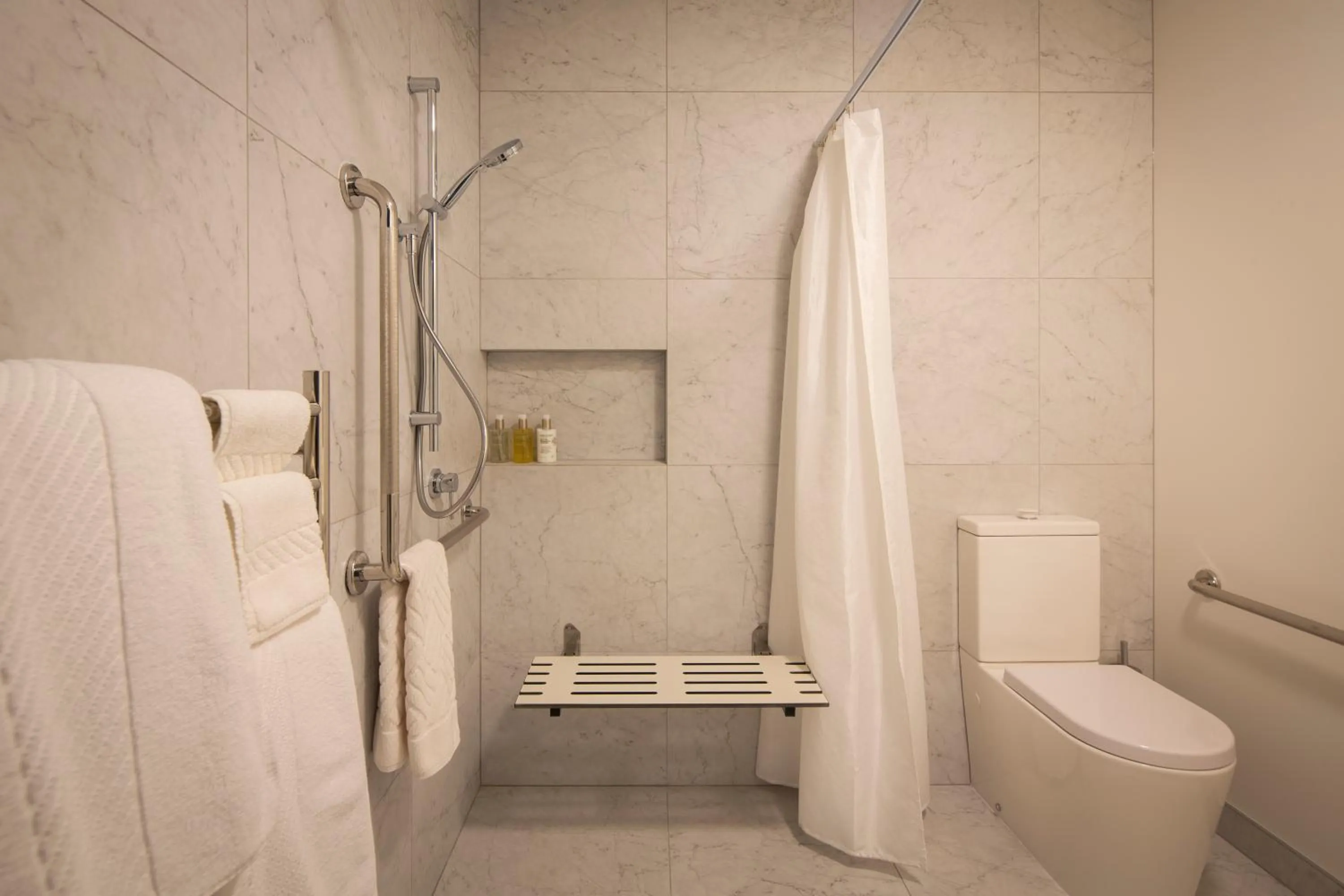 Bathroom in The Vicarage Geraldine