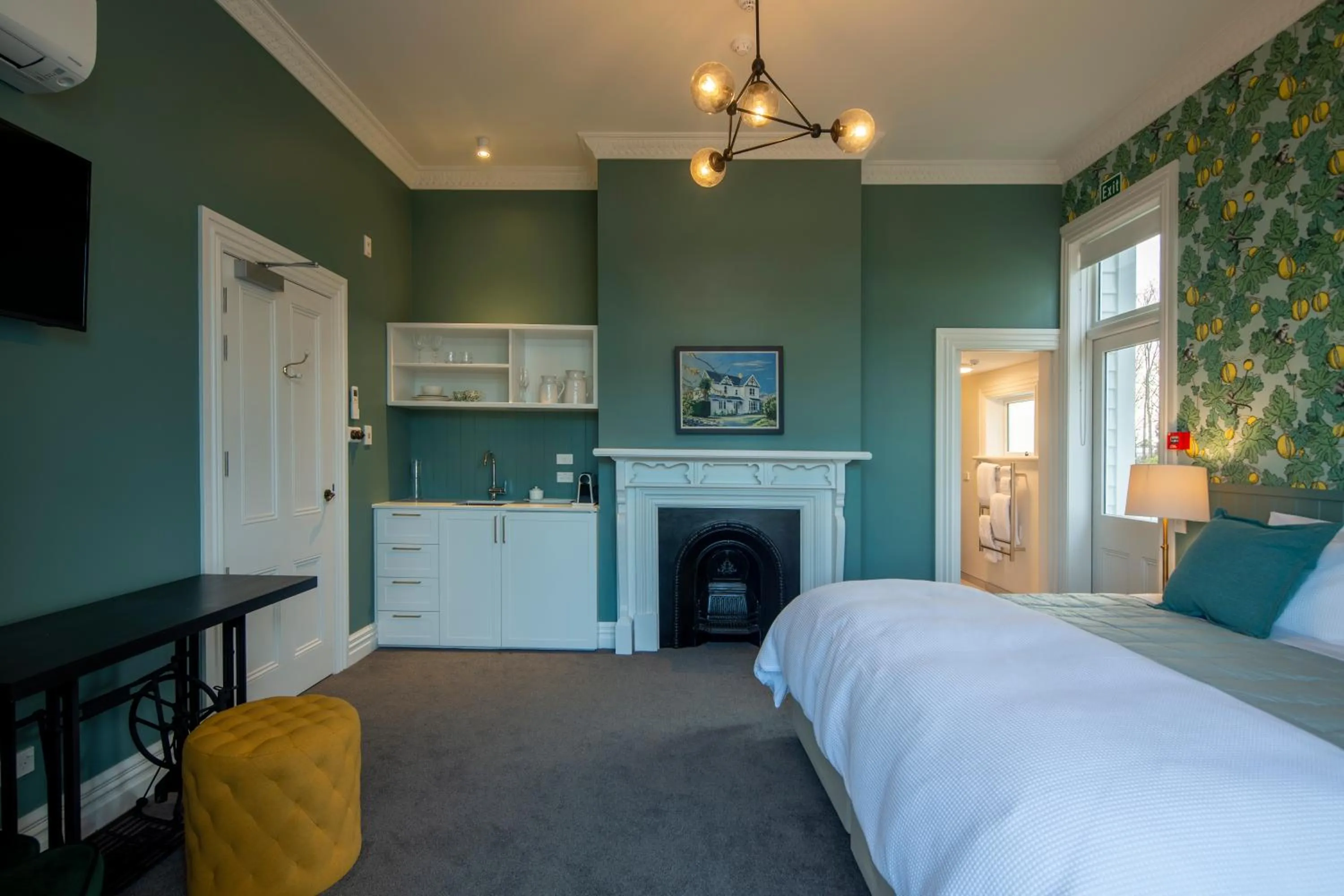 Bedroom, Bed in The Vicarage Geraldine