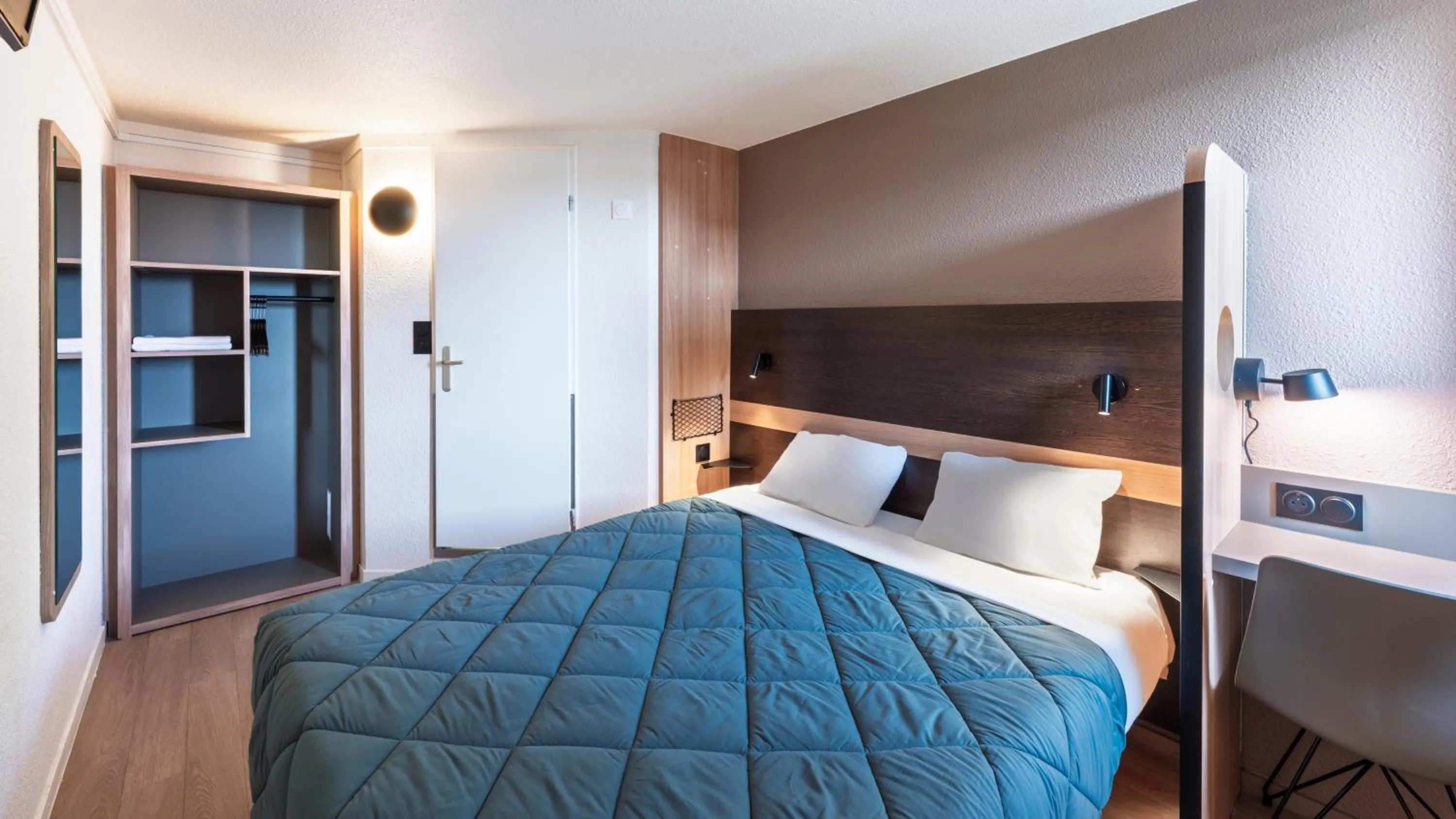 Bed in Premiere Classe Valenciennes Sud - Rouvignies