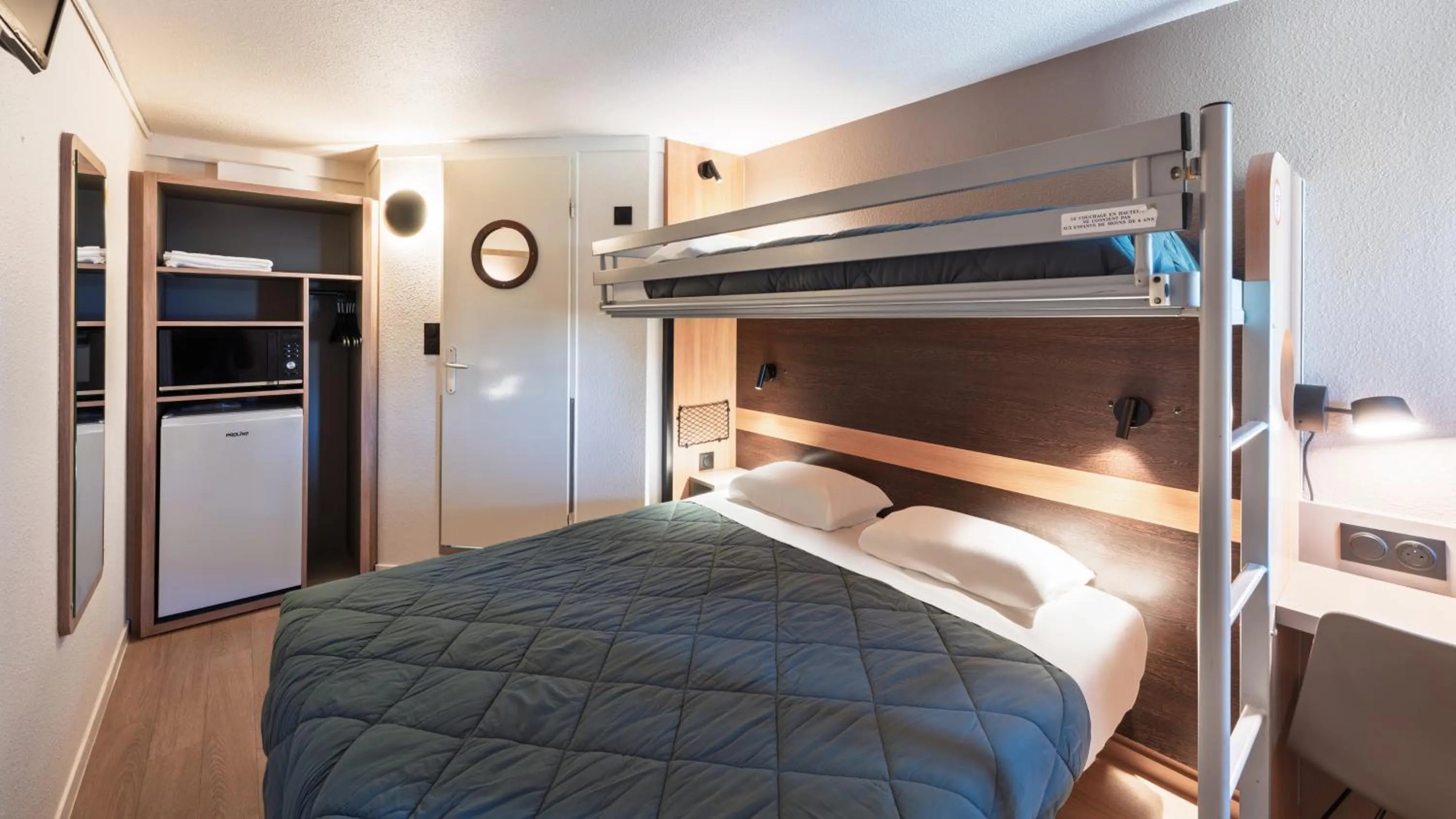 Bed in Premiere Classe Valenciennes Sud - Rouvignies