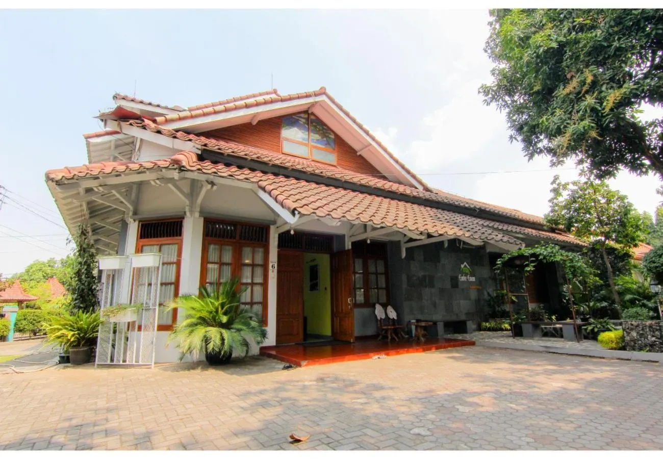 Facade/entrance in Embe Enem Homestay
