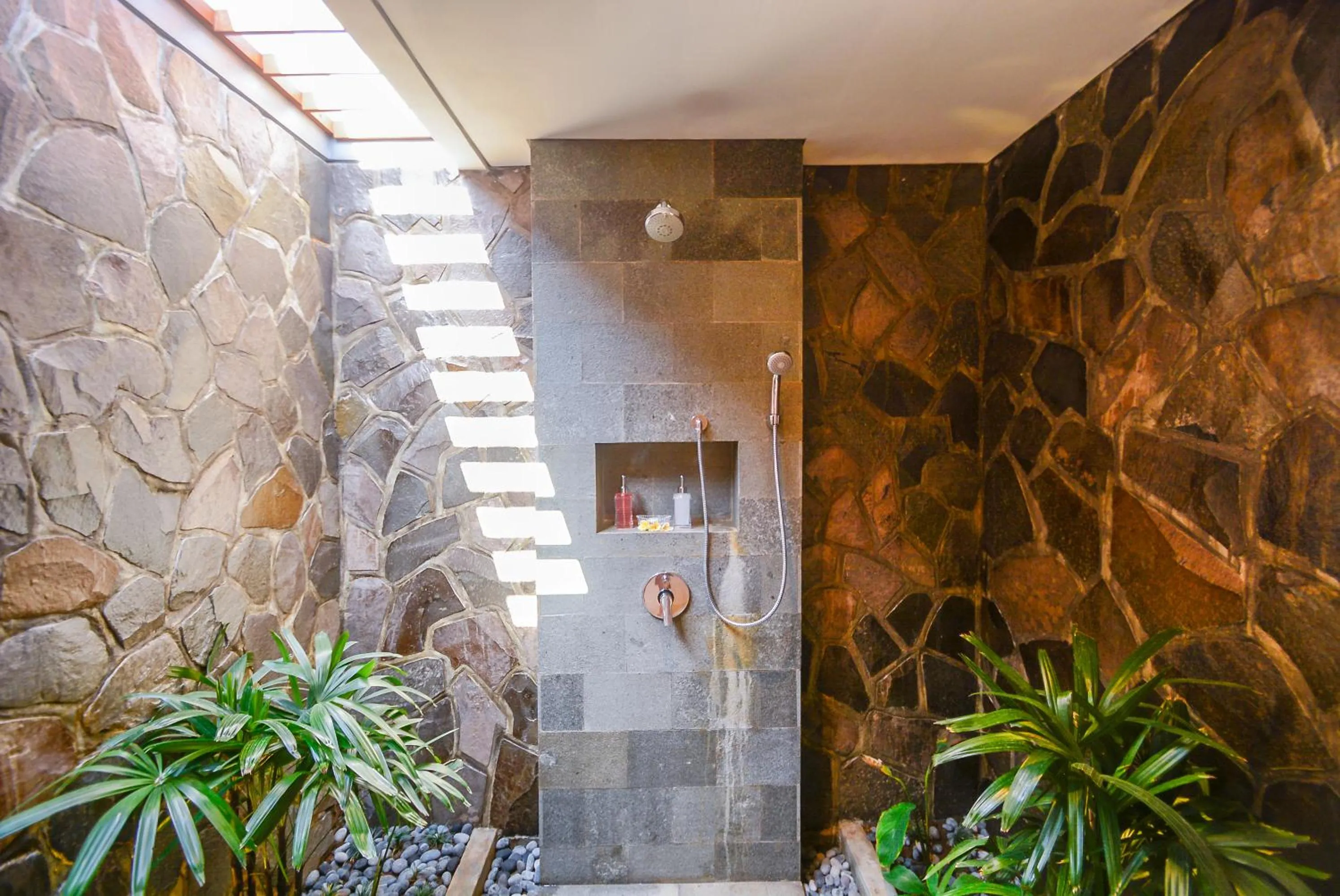 Shower in Villa Kupu Kupu Bingin
