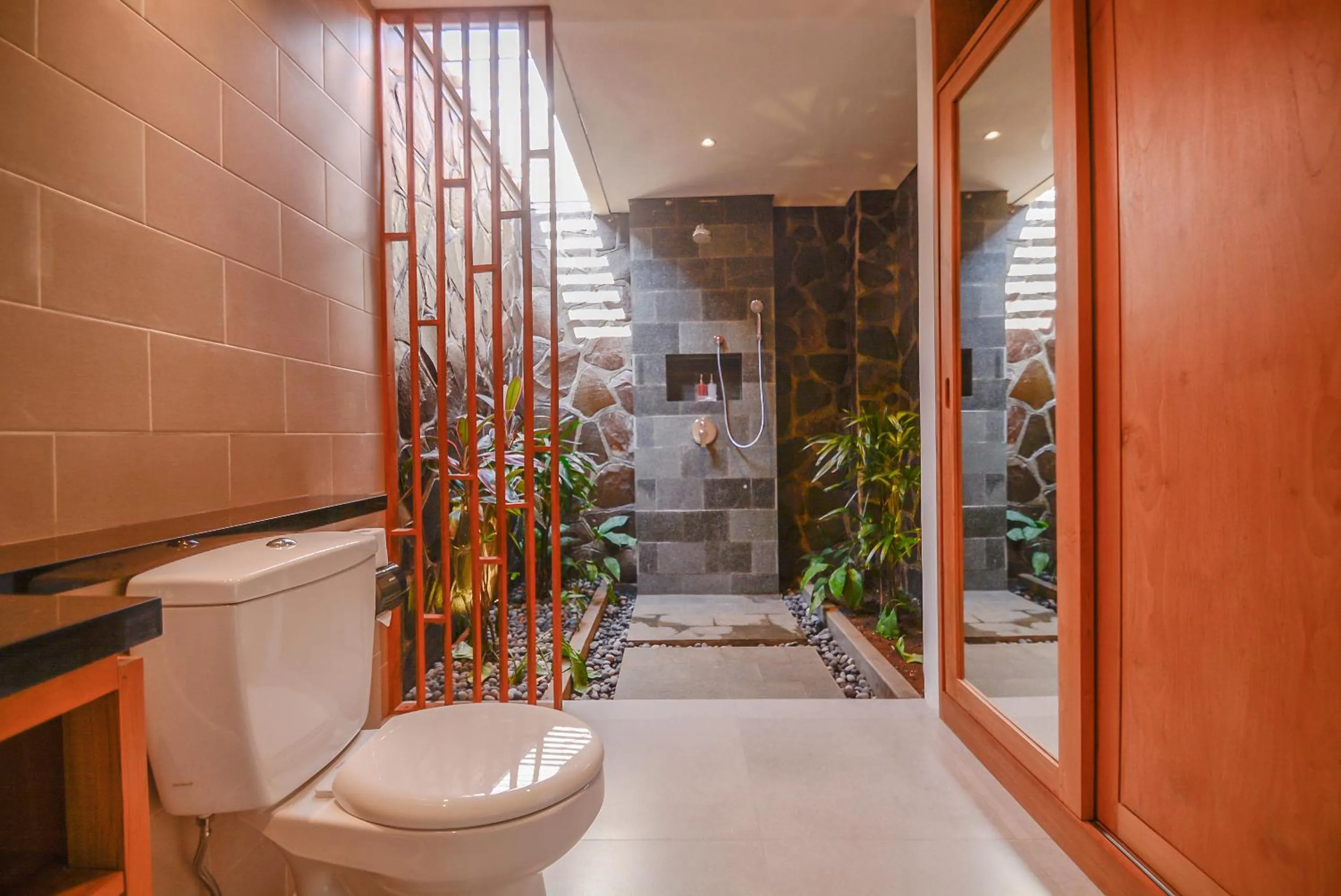 Shower in Villa Kupu Kupu Bingin