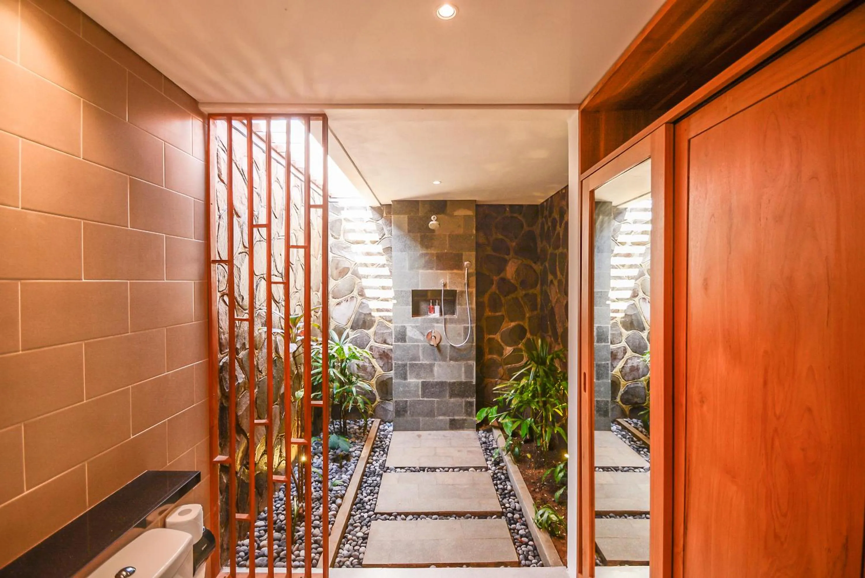 Shower in Villa Kupu Kupu Bingin