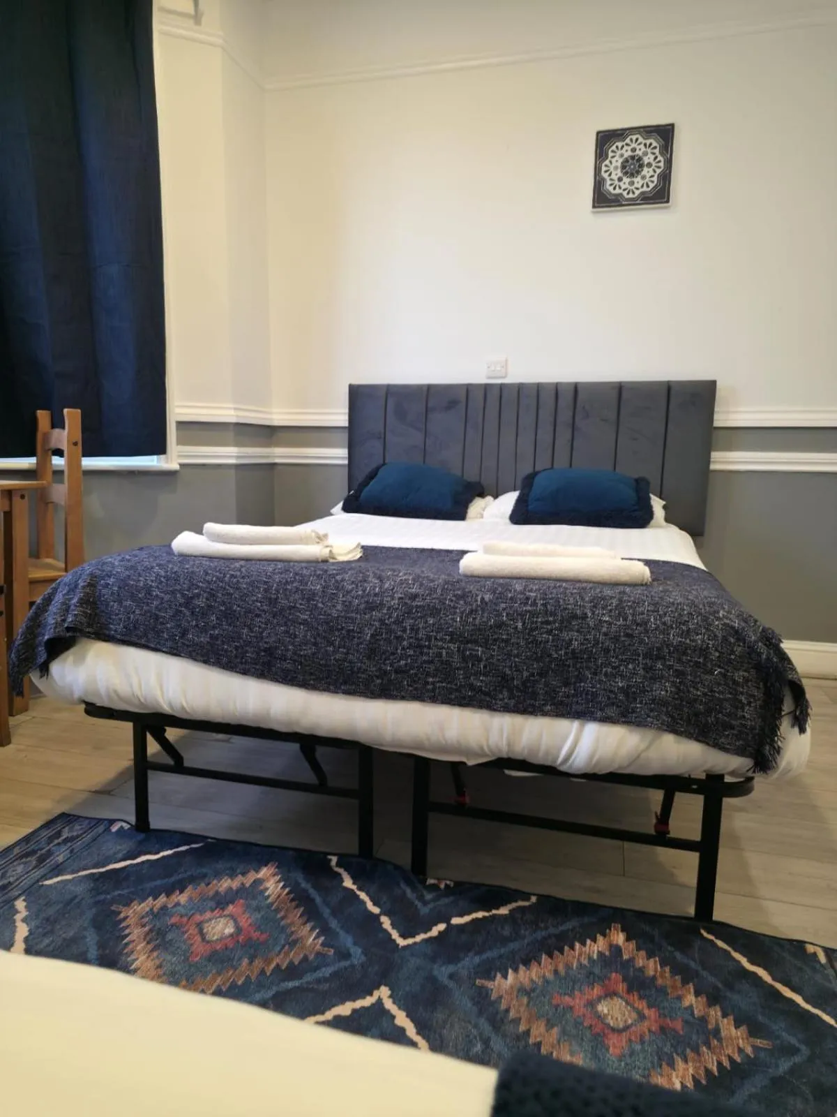 Bed in Golders Park Hotel