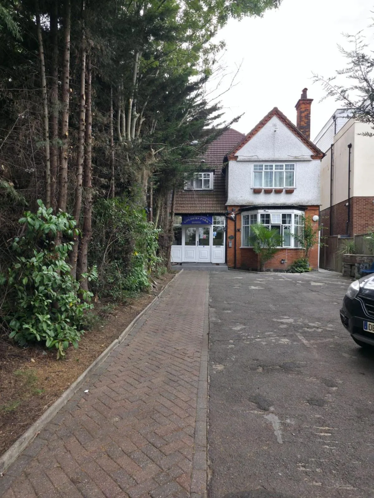 Property building in Golders Park Hotel