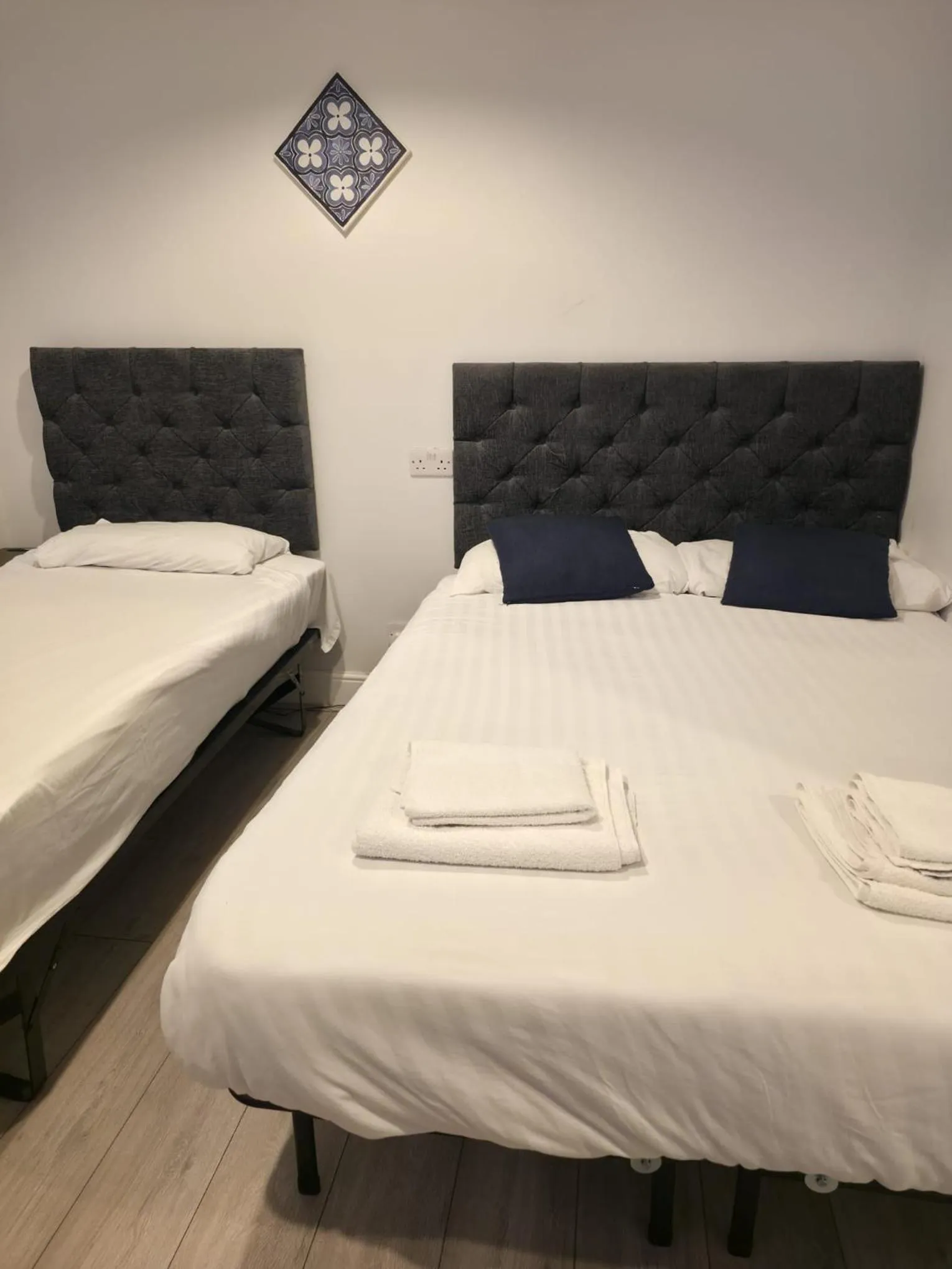 Bed in Golders Park Hotel