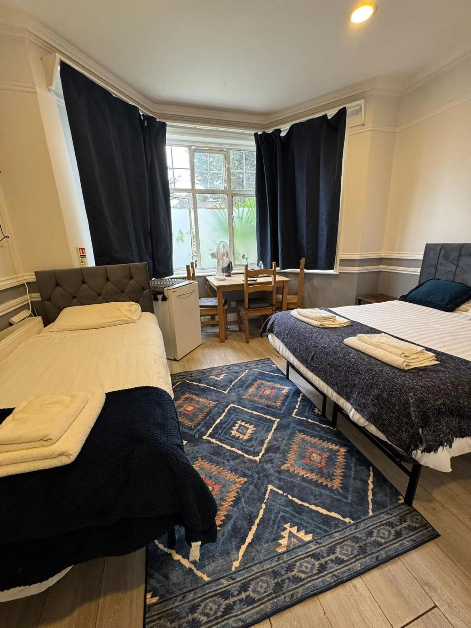 Bed in Golders Park Hotel