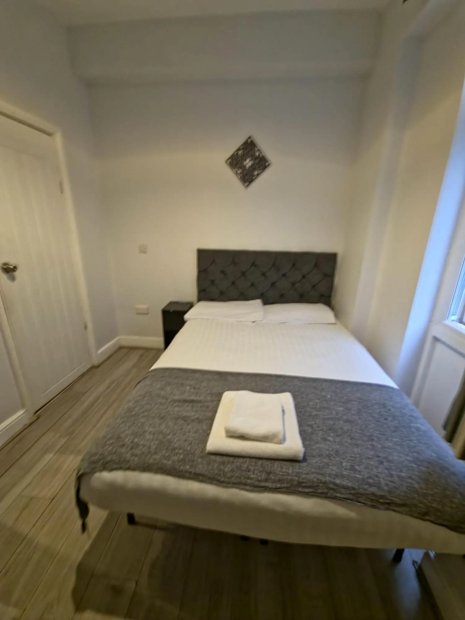 Bed in Golders Park Hotel