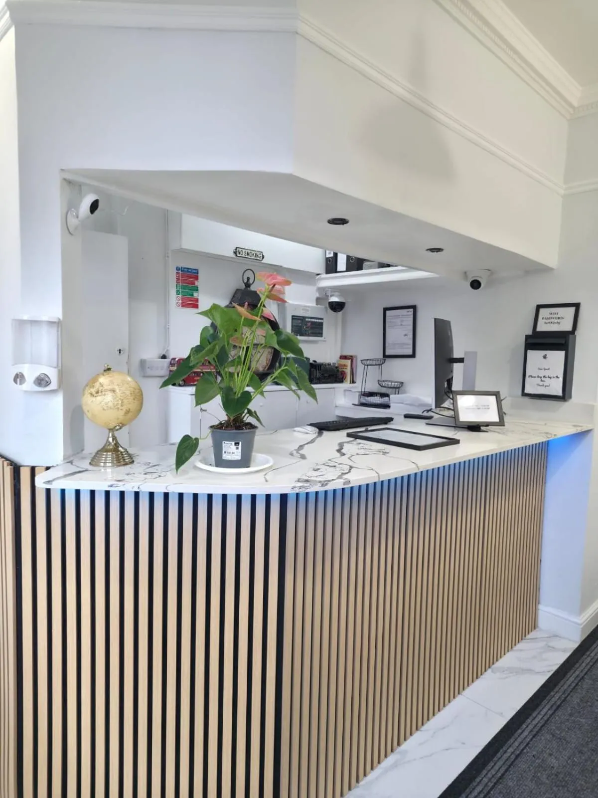 Lobby or reception in Golders Park Hotel