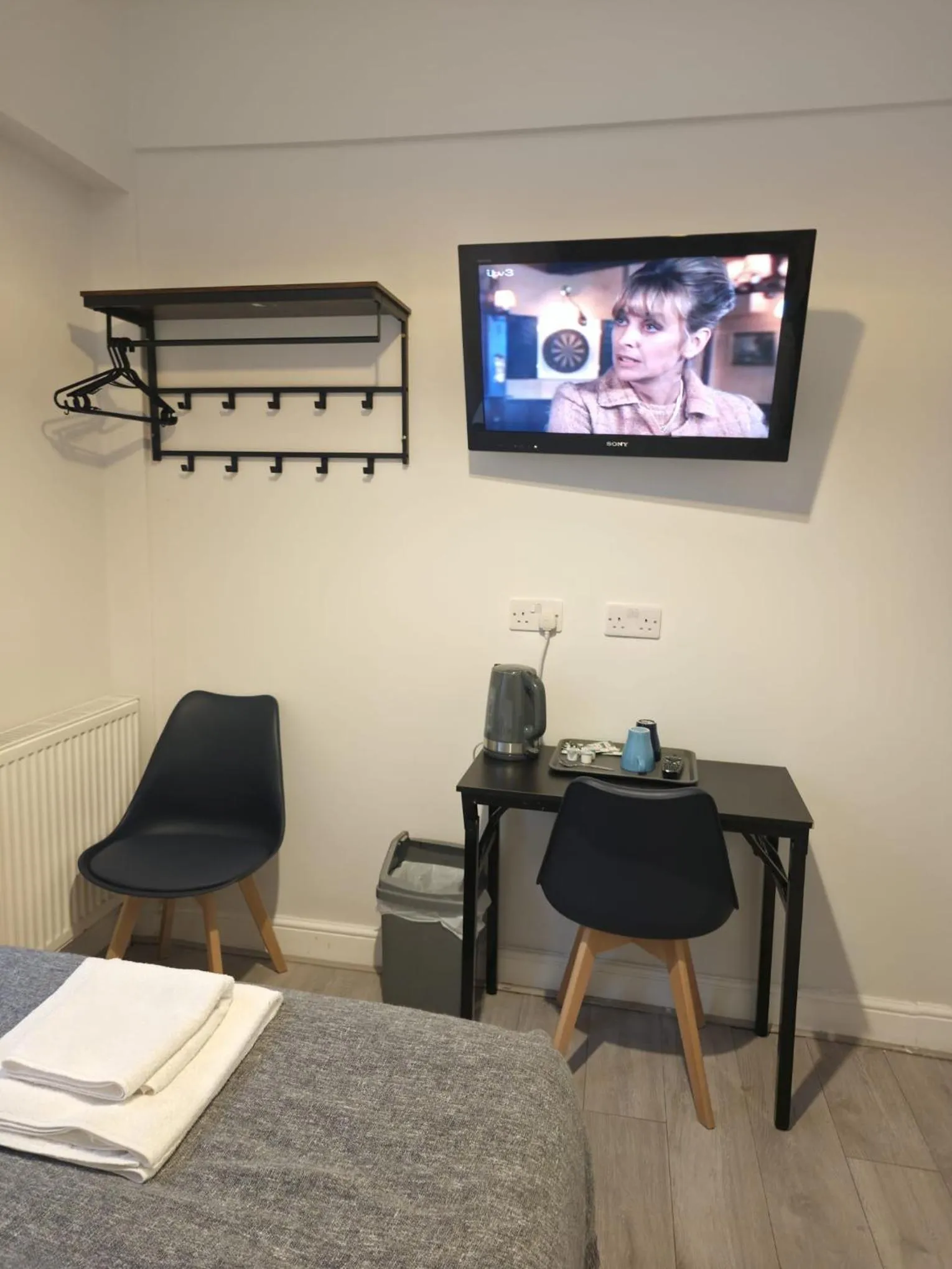 TV and multimedia in Golders Park Hotel