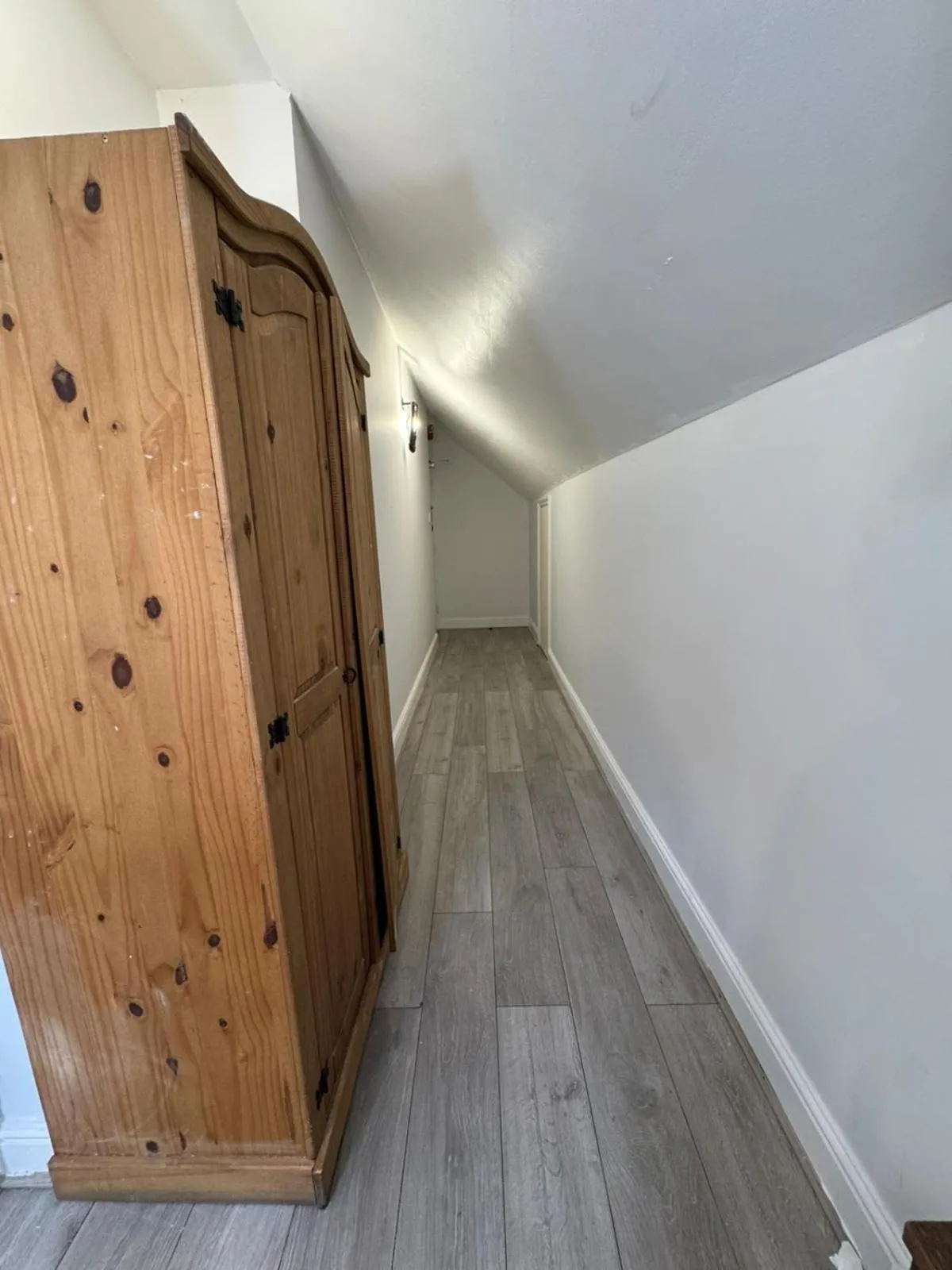 wardrobe in Golders Park Hotel