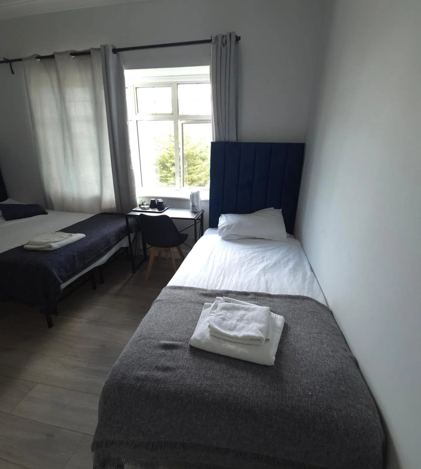 Bed in Golders Park Hotel