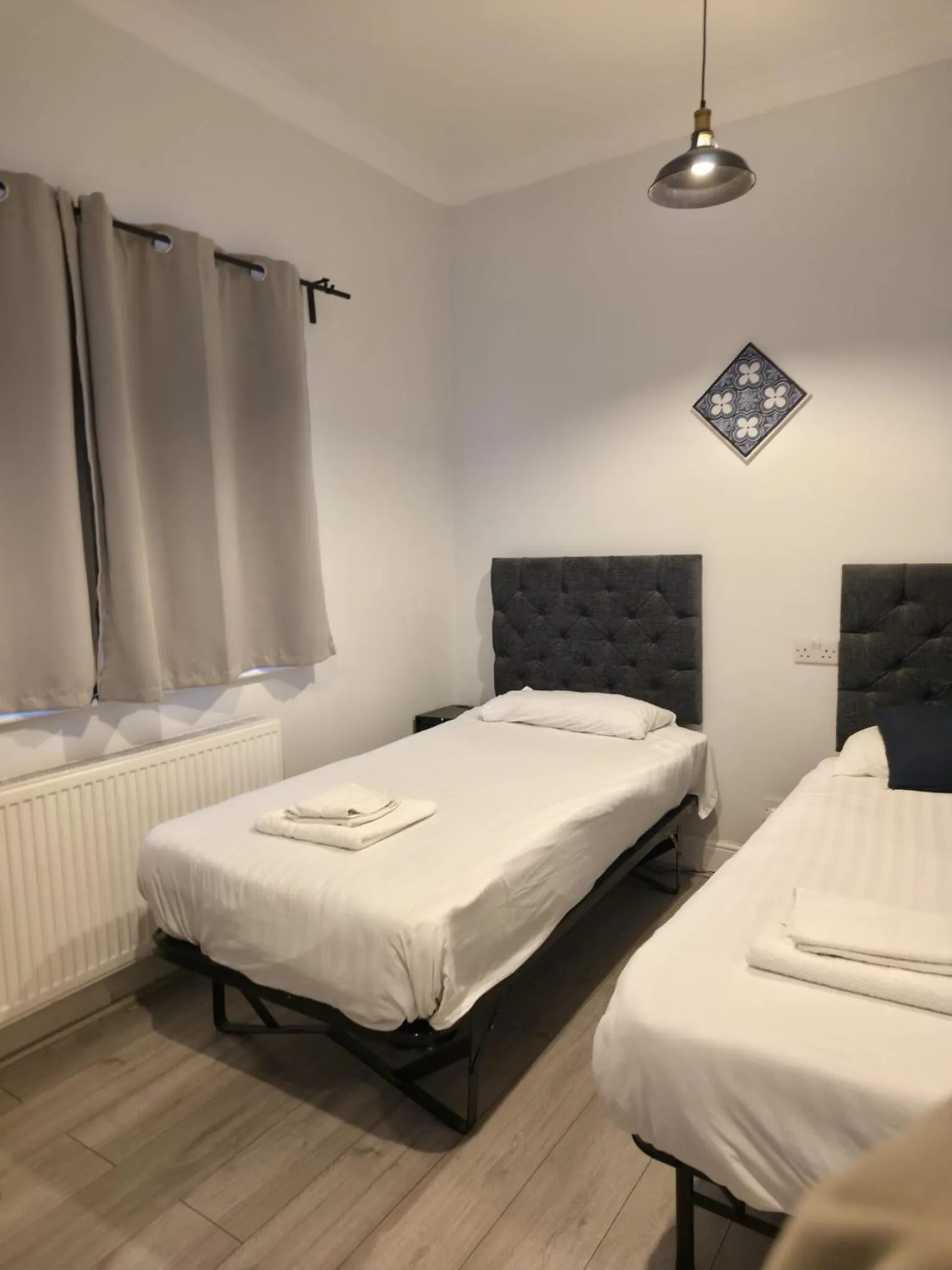 Bed in Golders Park Hotel