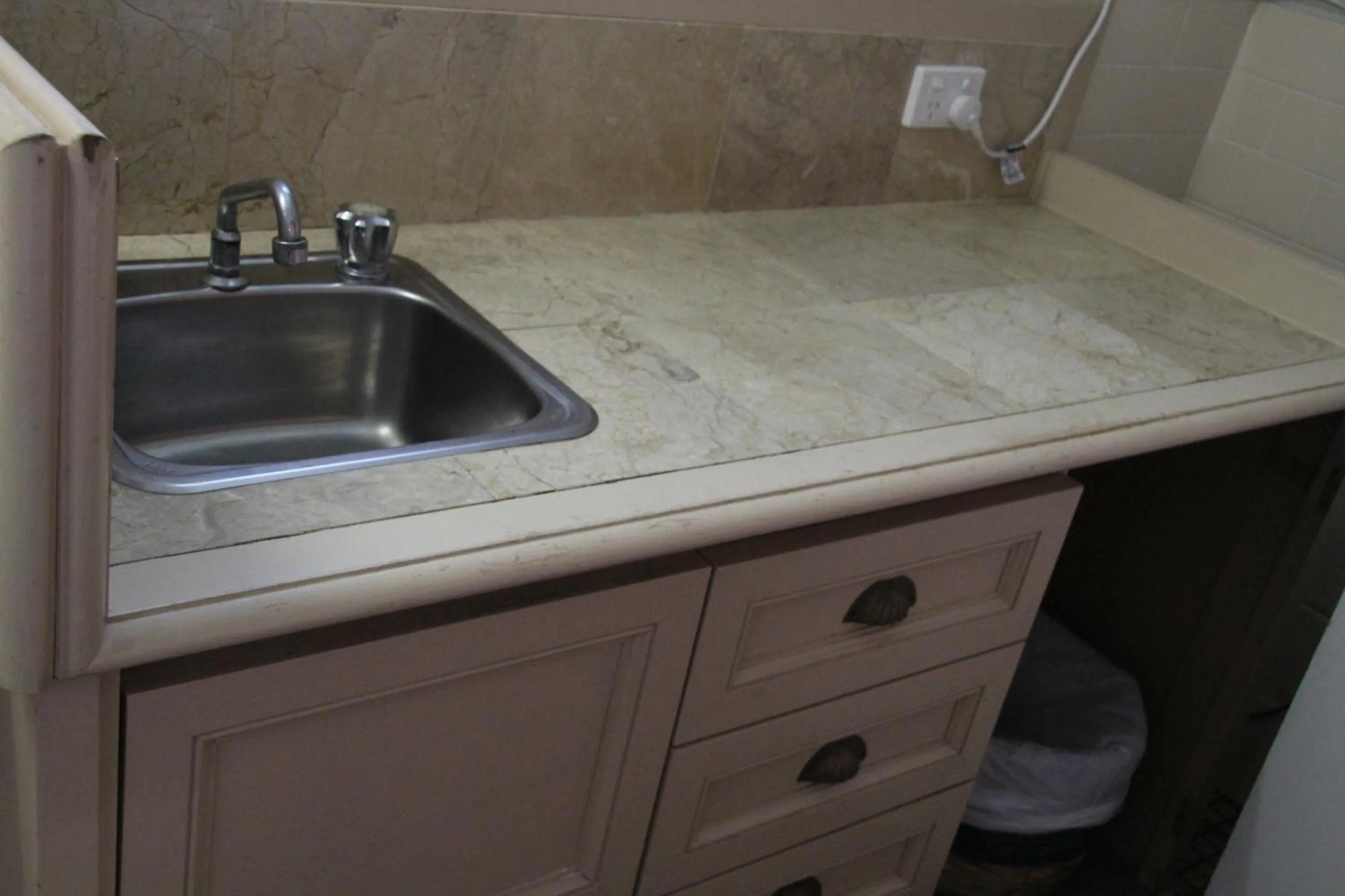 Kitchen or kitchenette in Central Coast Motel