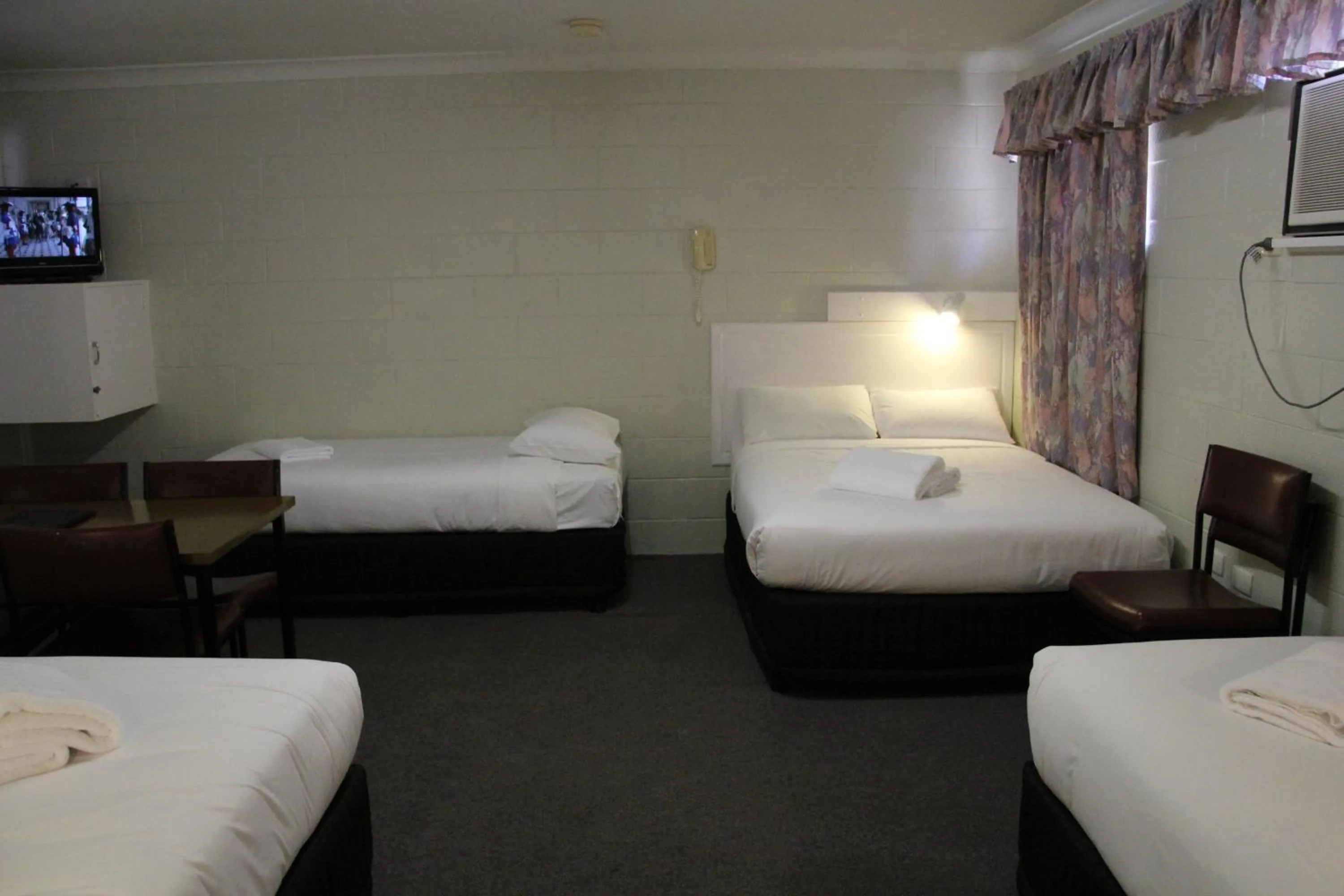 TV and multimedia, Bed in Central Coast Motel