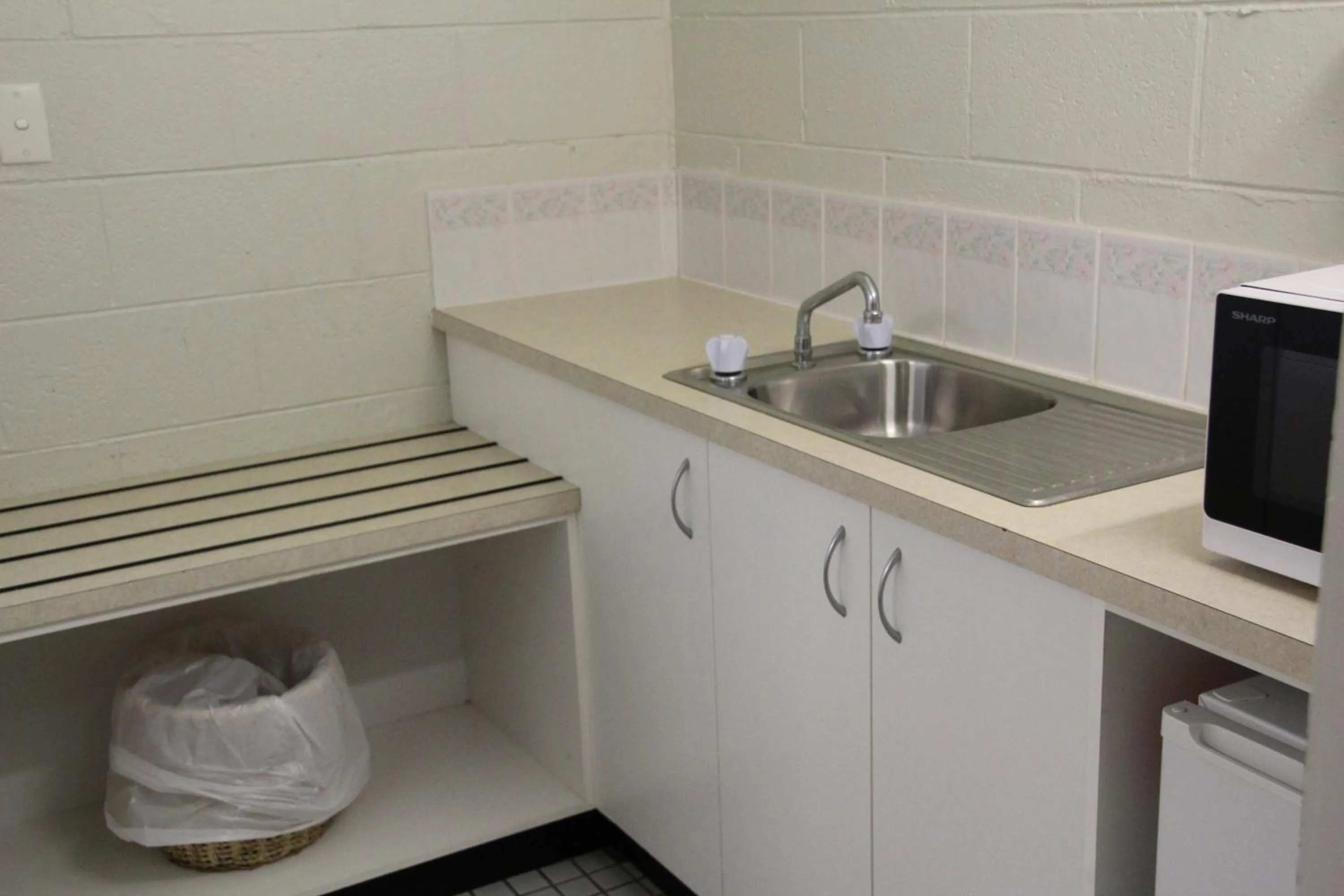 Kitchen or kitchenette in Central Coast Motel