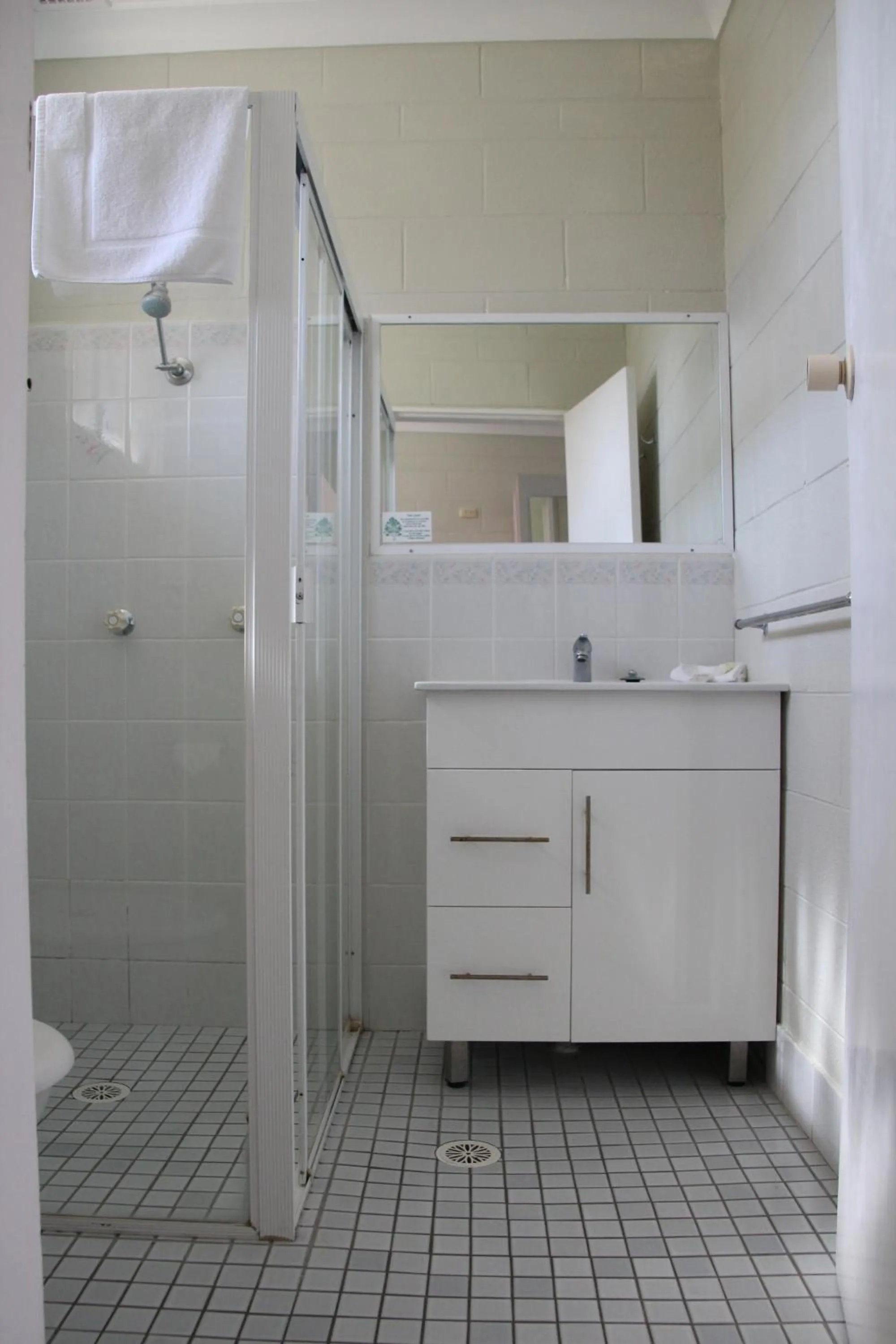 Shower in Central Coast Motel