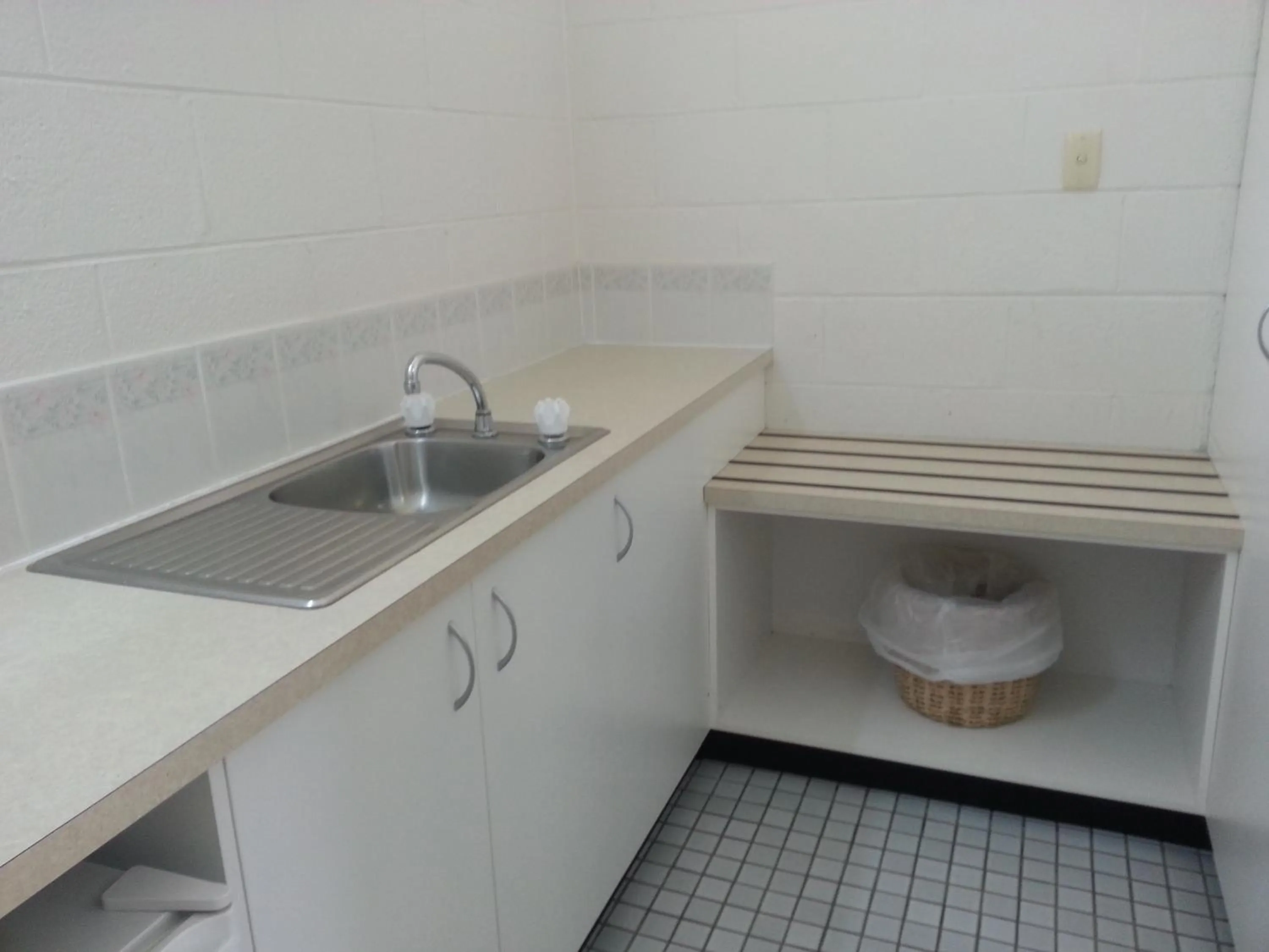 Kitchen or kitchenette in Central Coast Motel