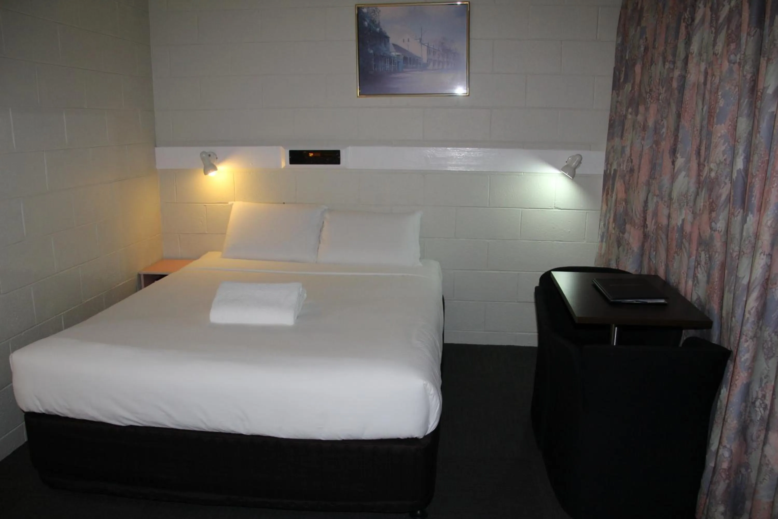 Bed in Central Coast Motel