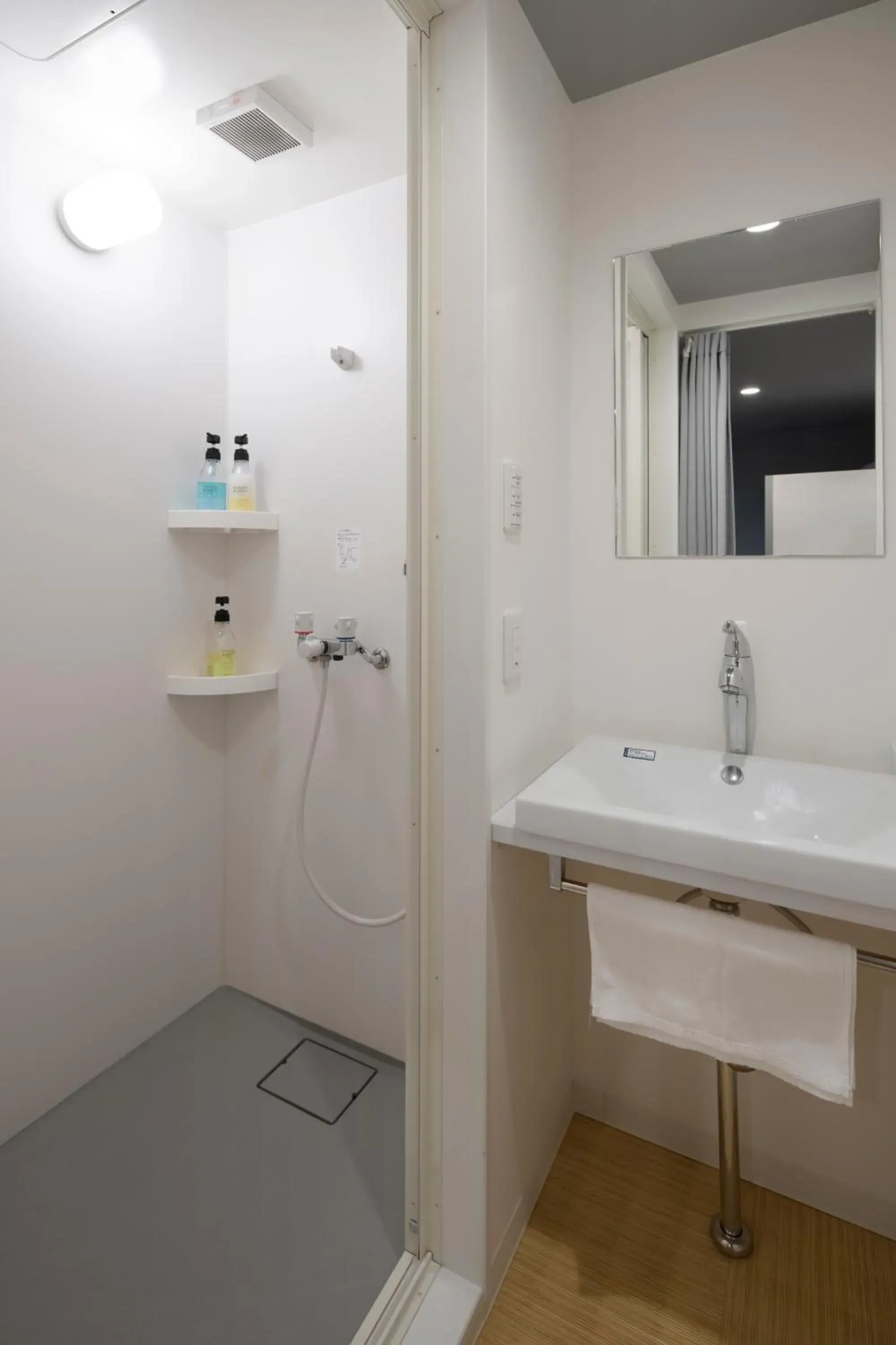 Property building in Iwatoyama Hostel Property building in Iwatoyama Hostel