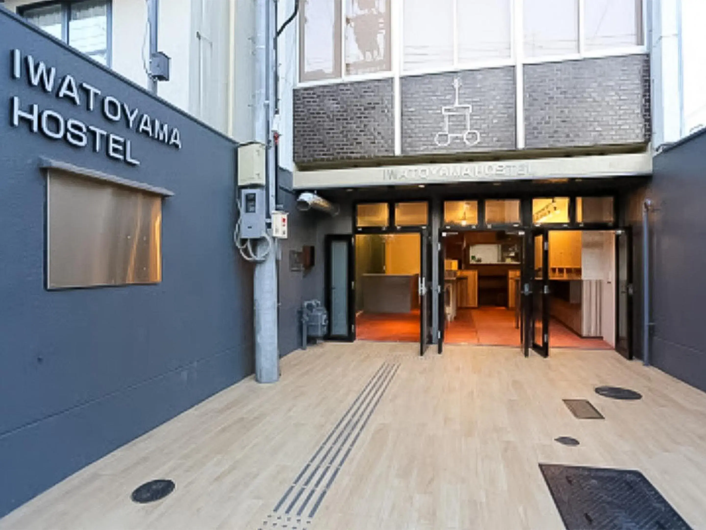 Facade/entrance in Iwatoyama Hostel Facade/entrance in Iwatoyama Hostel
