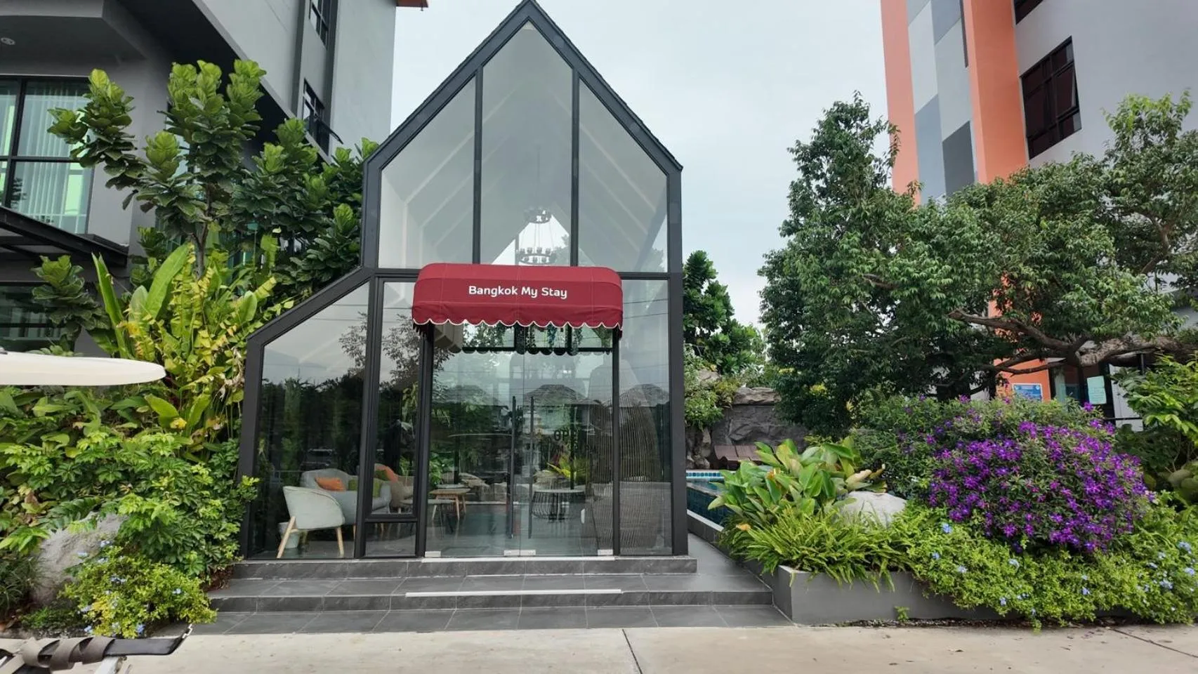 Property building in Baan Bangkok 97 Hotel