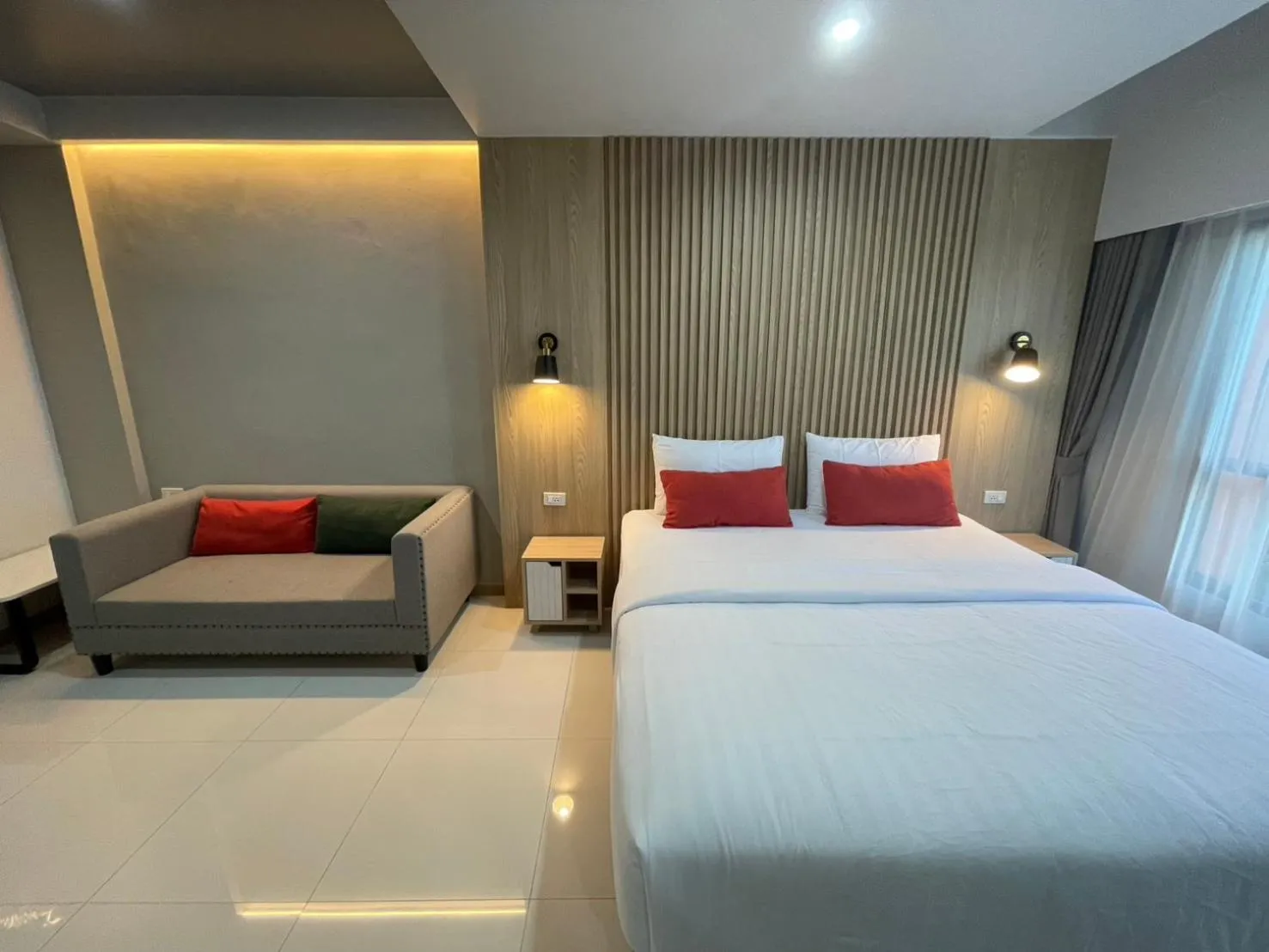 Photo of the whole room, Bed in Baan Bangkok 97 Hotel