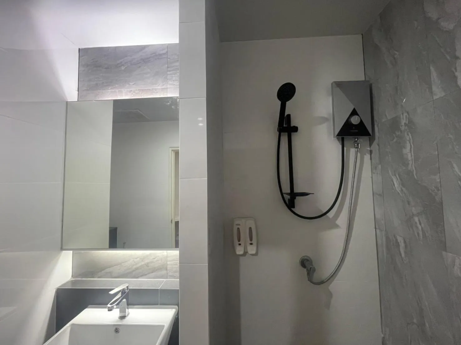 Shower in Baan Bangkok 97 Hotel