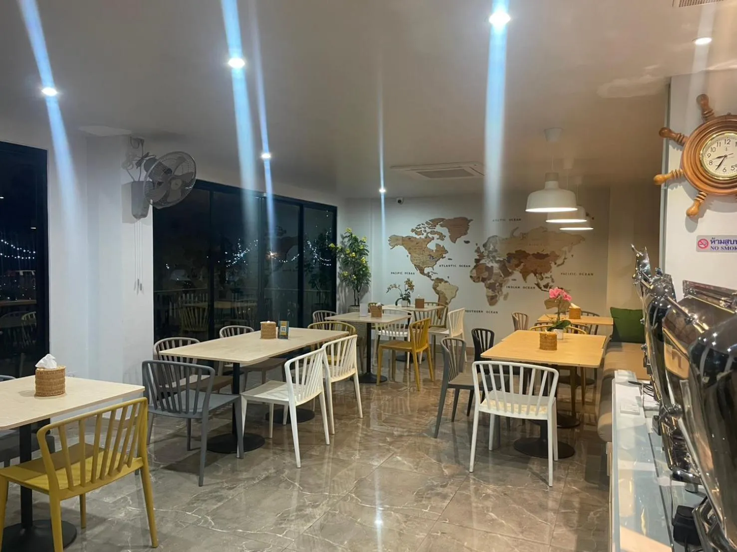 Restaurant/places to eat in Baan Bangkok 97 Hotel