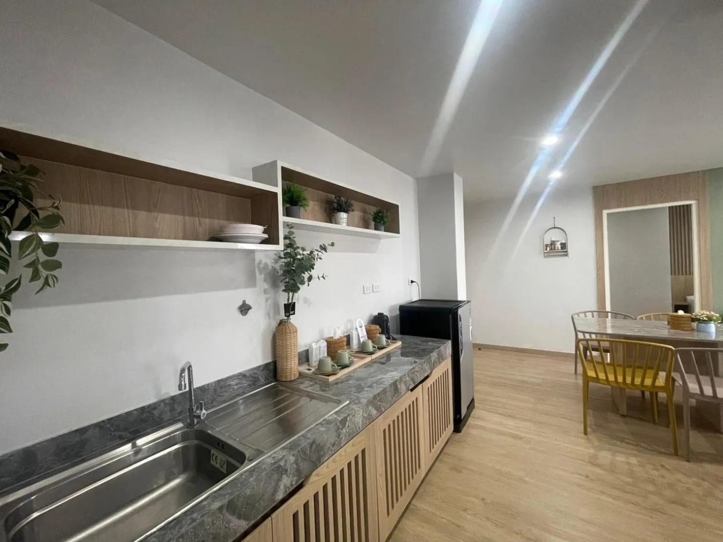 Kitchen or kitchenette in Baan Bangkok 97 Hotel