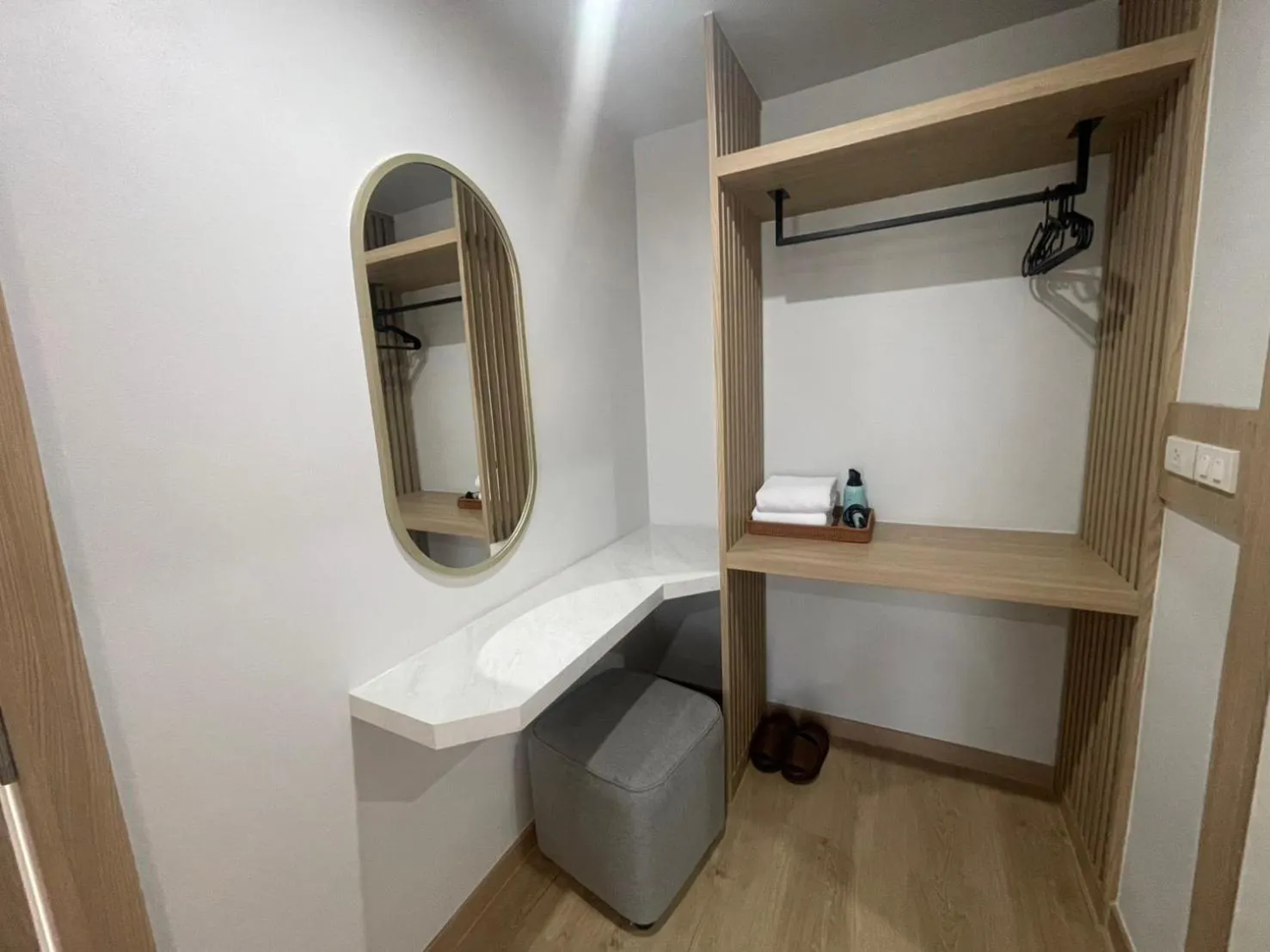 wardrobe in Baan Bangkok 97 Hotel