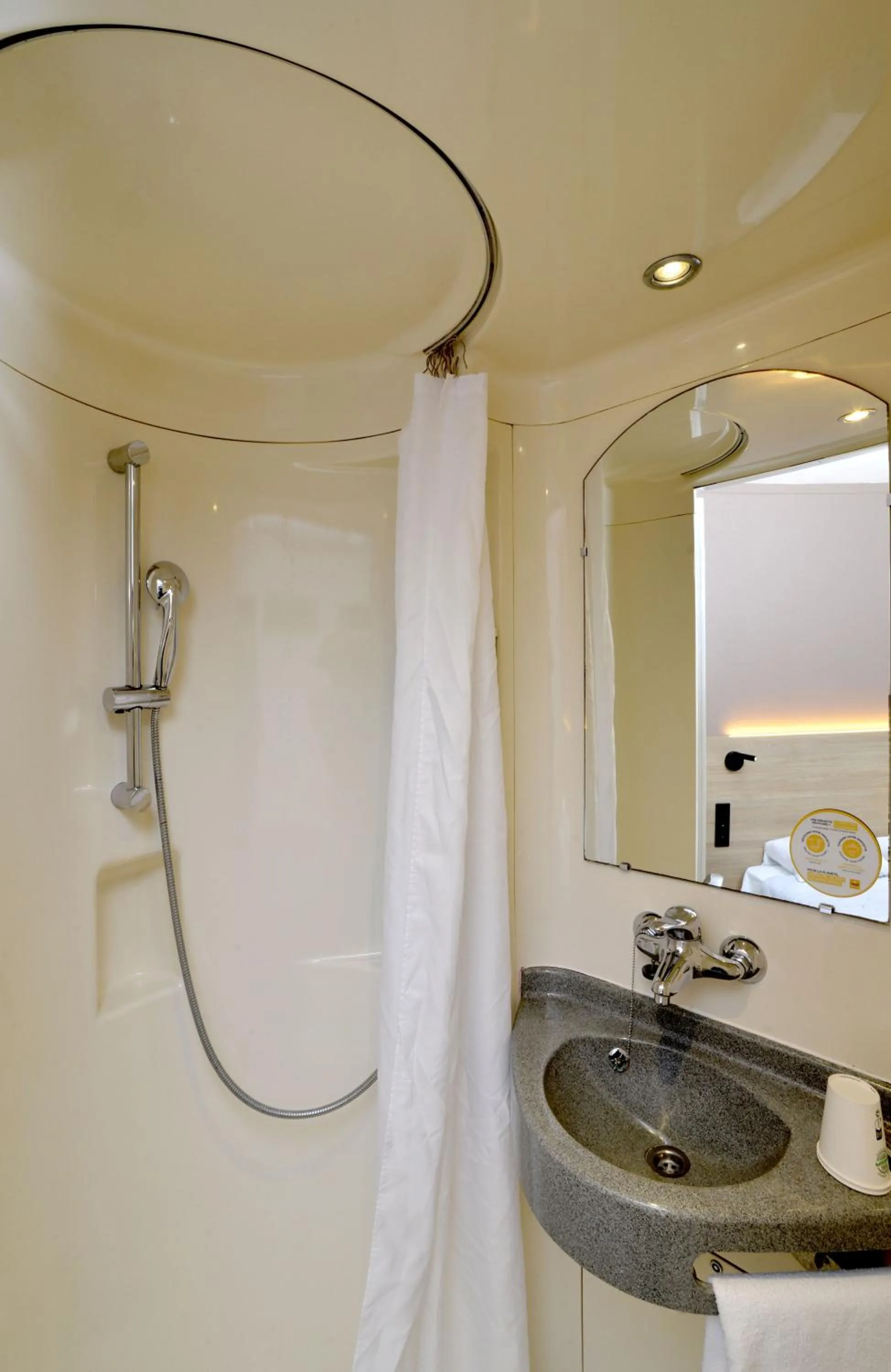 Bathroom in Premiere Classe Dunkerque Loon Plage