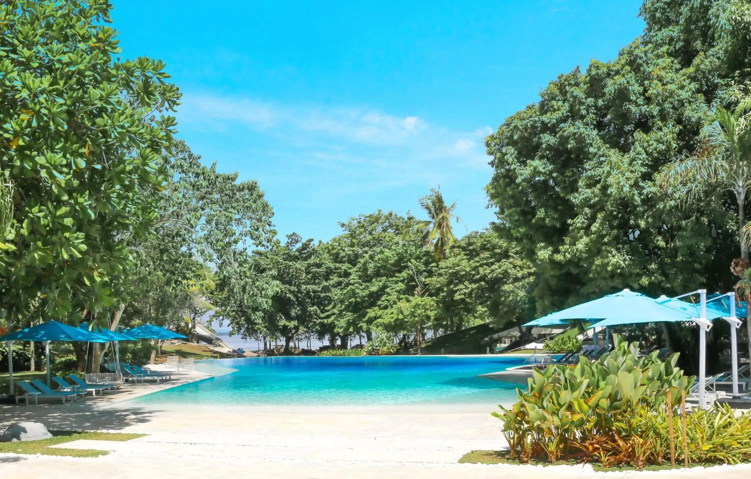 Swimming pool in Tambuli Seaside Resort and Spa Swimming pool in Tambuli Seaside Resort and Spa