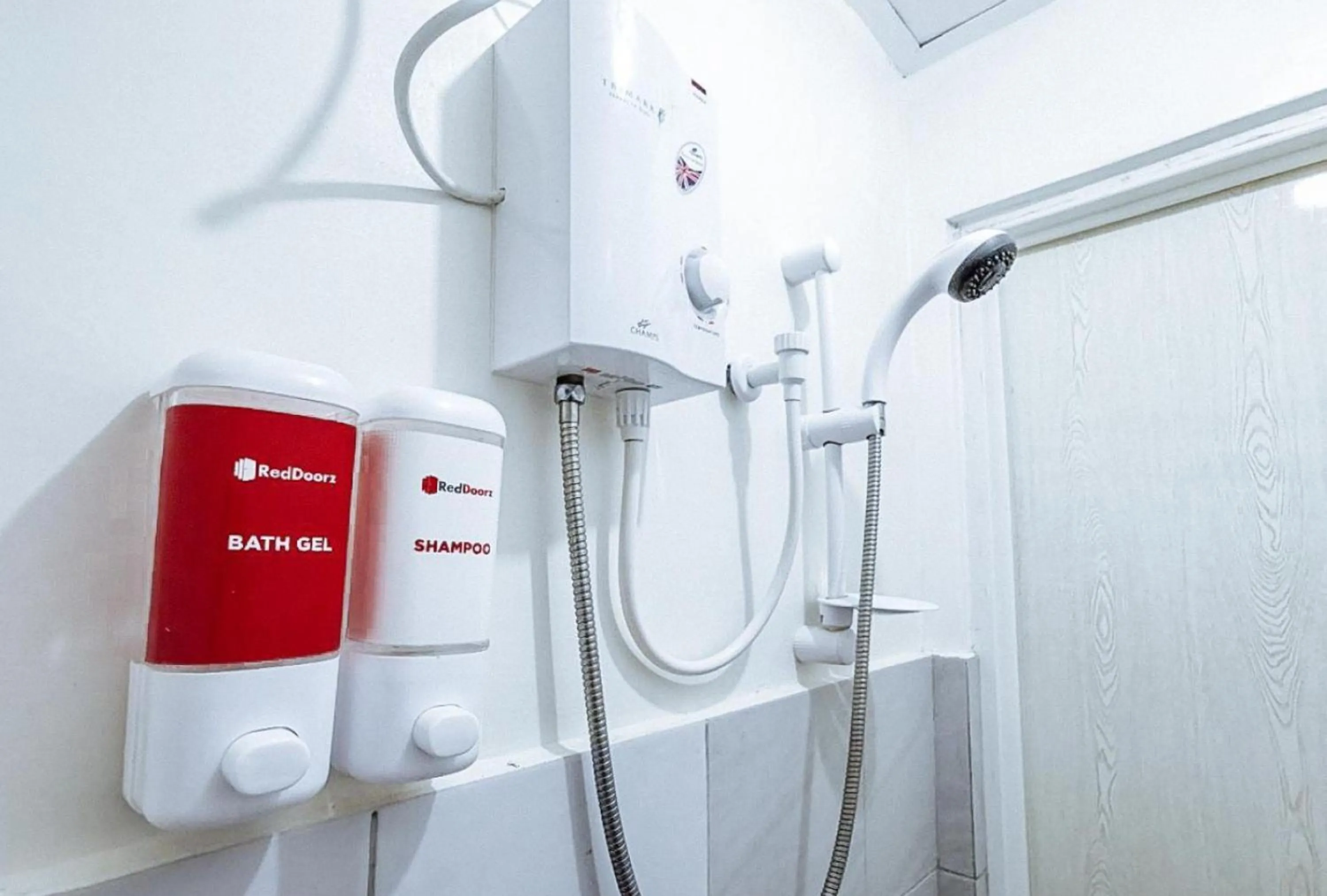 Shower in RedDoorz near KCC Mall Gensan